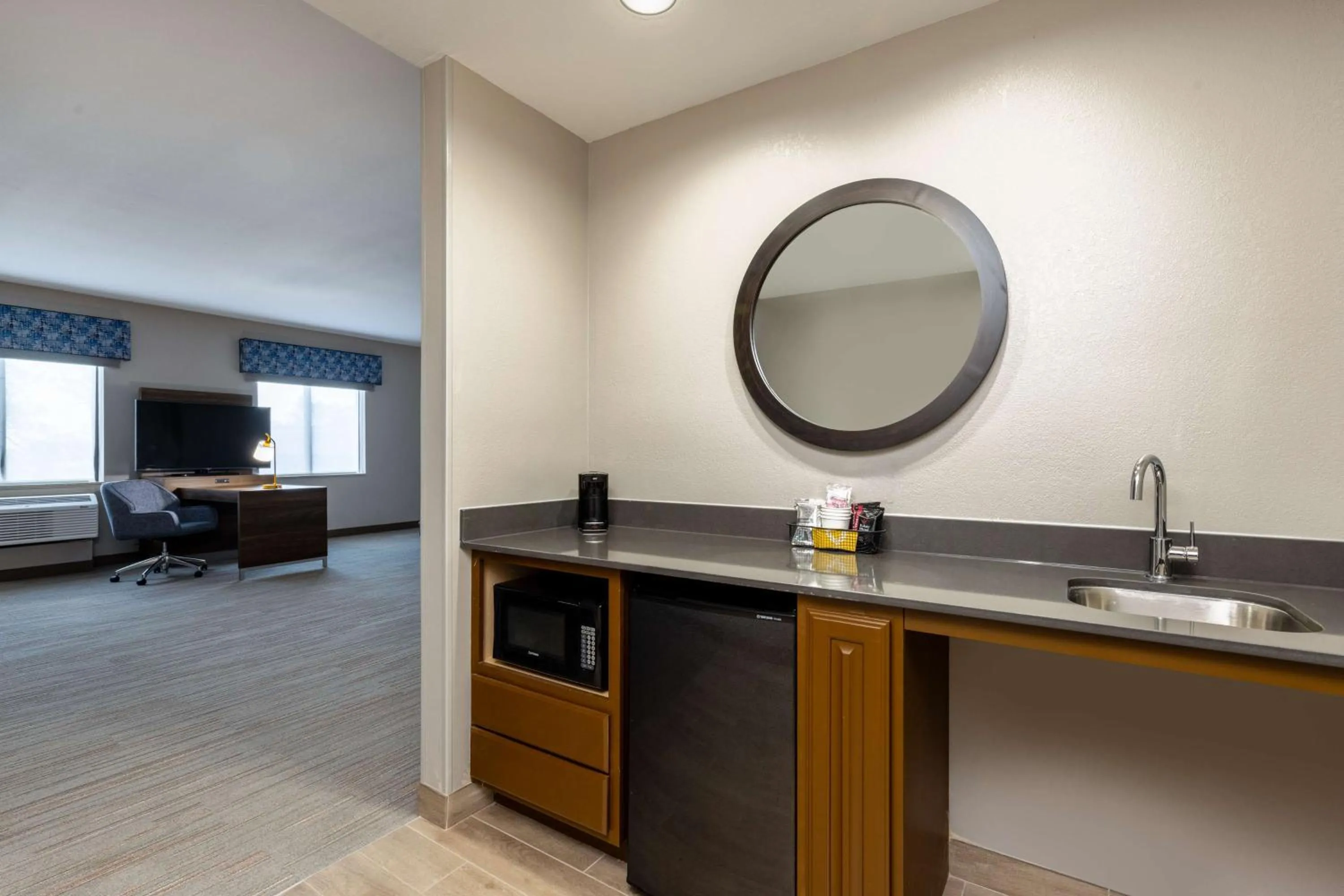 Photo of the whole room in Hampton Inn & Suites Woodward