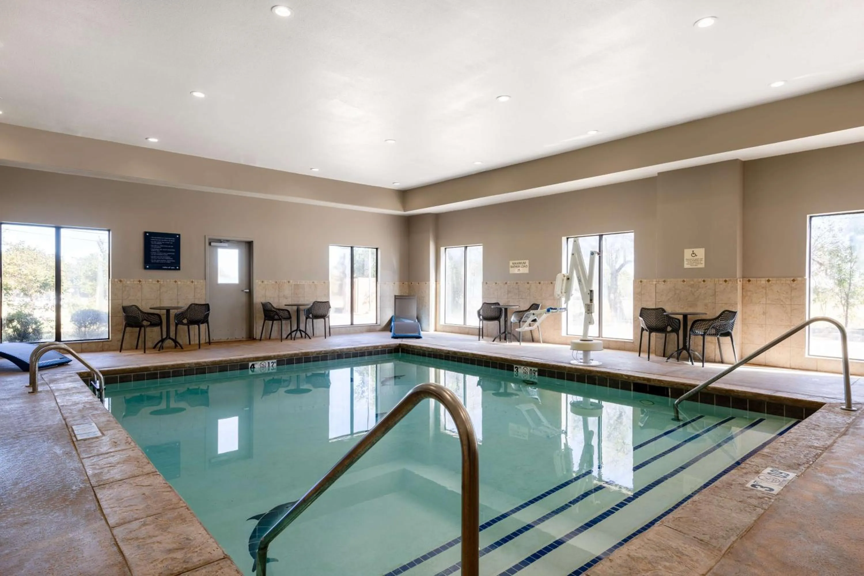 Pool view in Hampton Inn & Suites Woodward