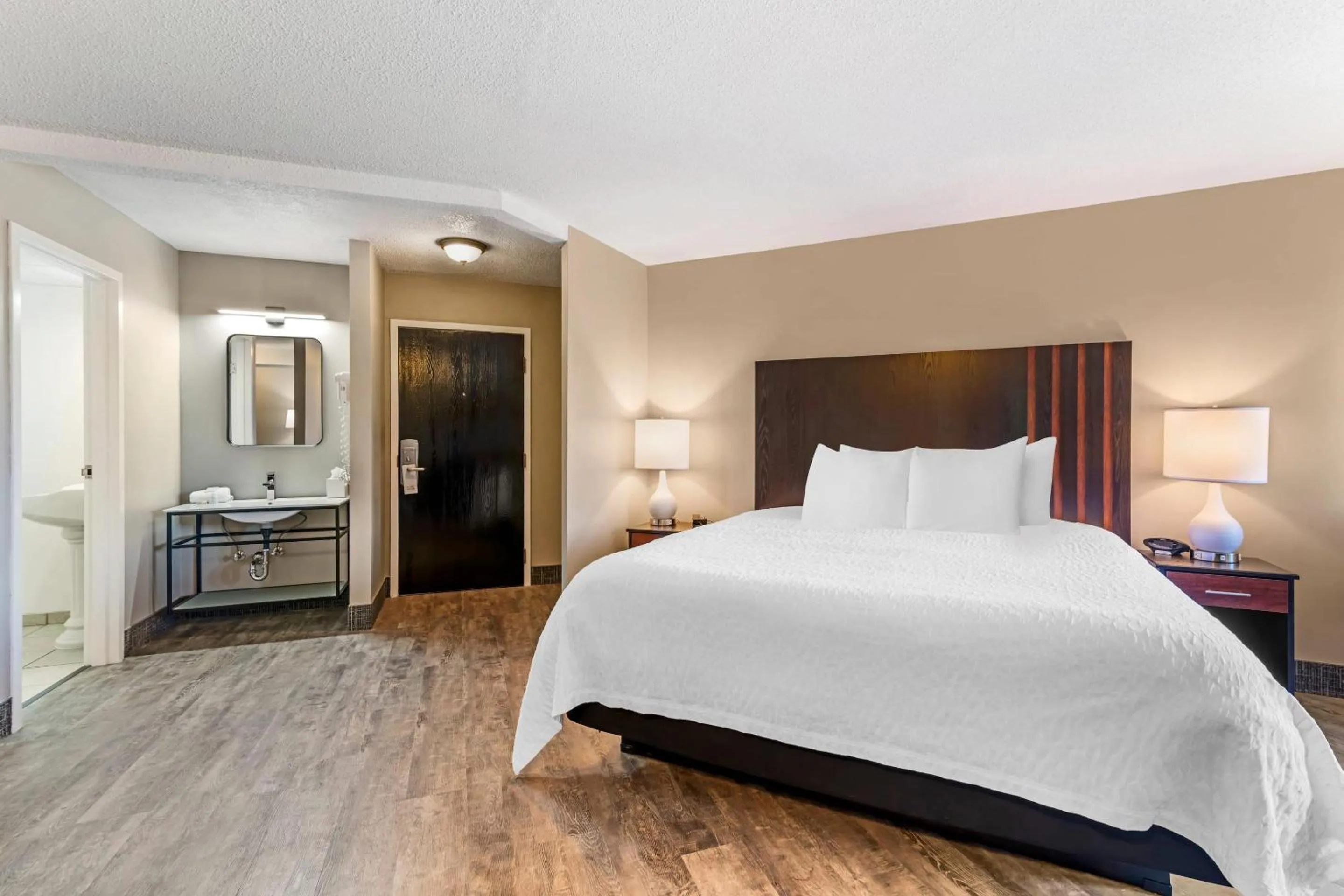 Bedroom, Bed in Black Bear Inn, an Ascend Collection Hotel