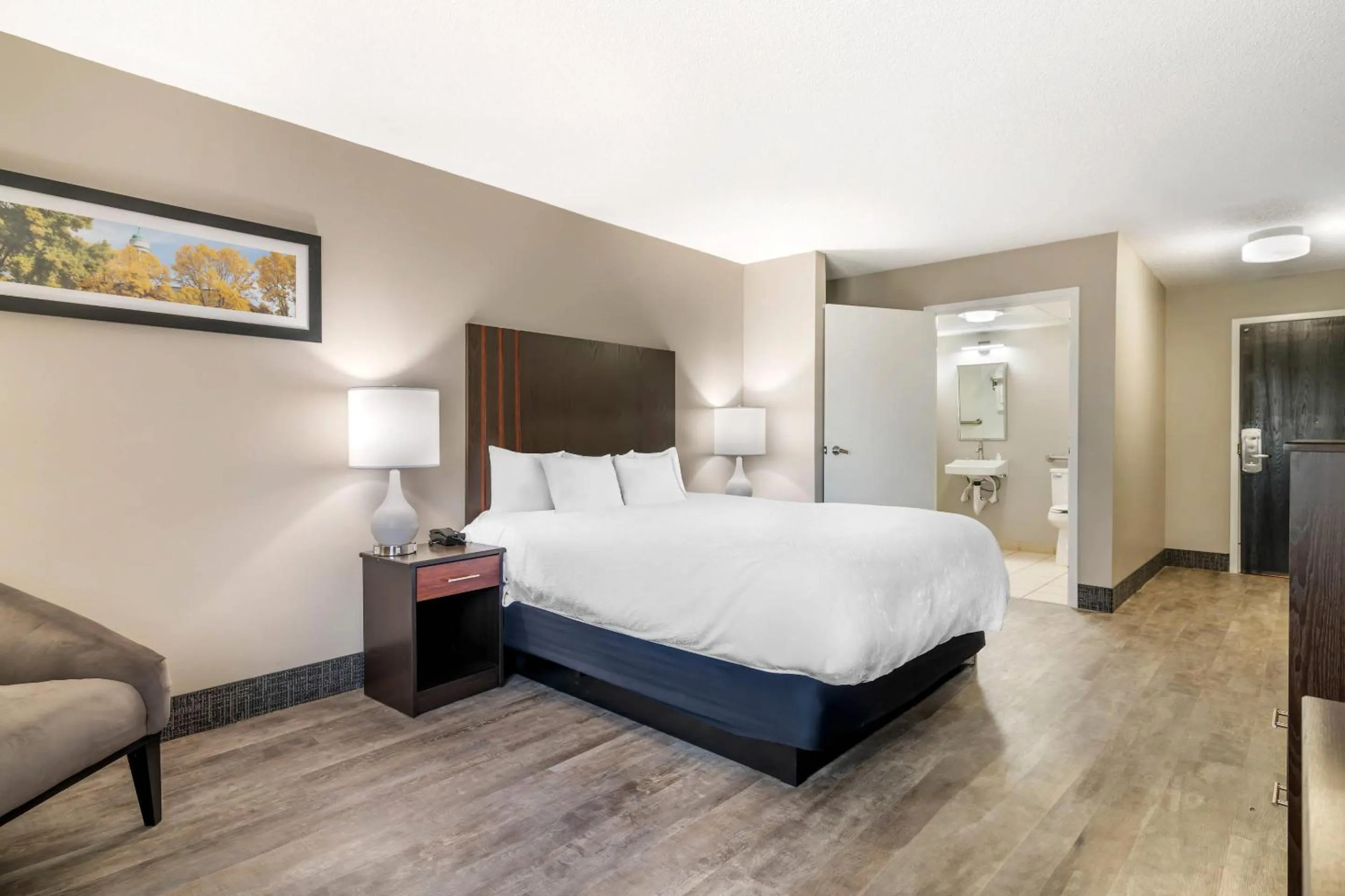 Bedroom, Bed in Black Bear Inn, an Ascend Collection Hotel