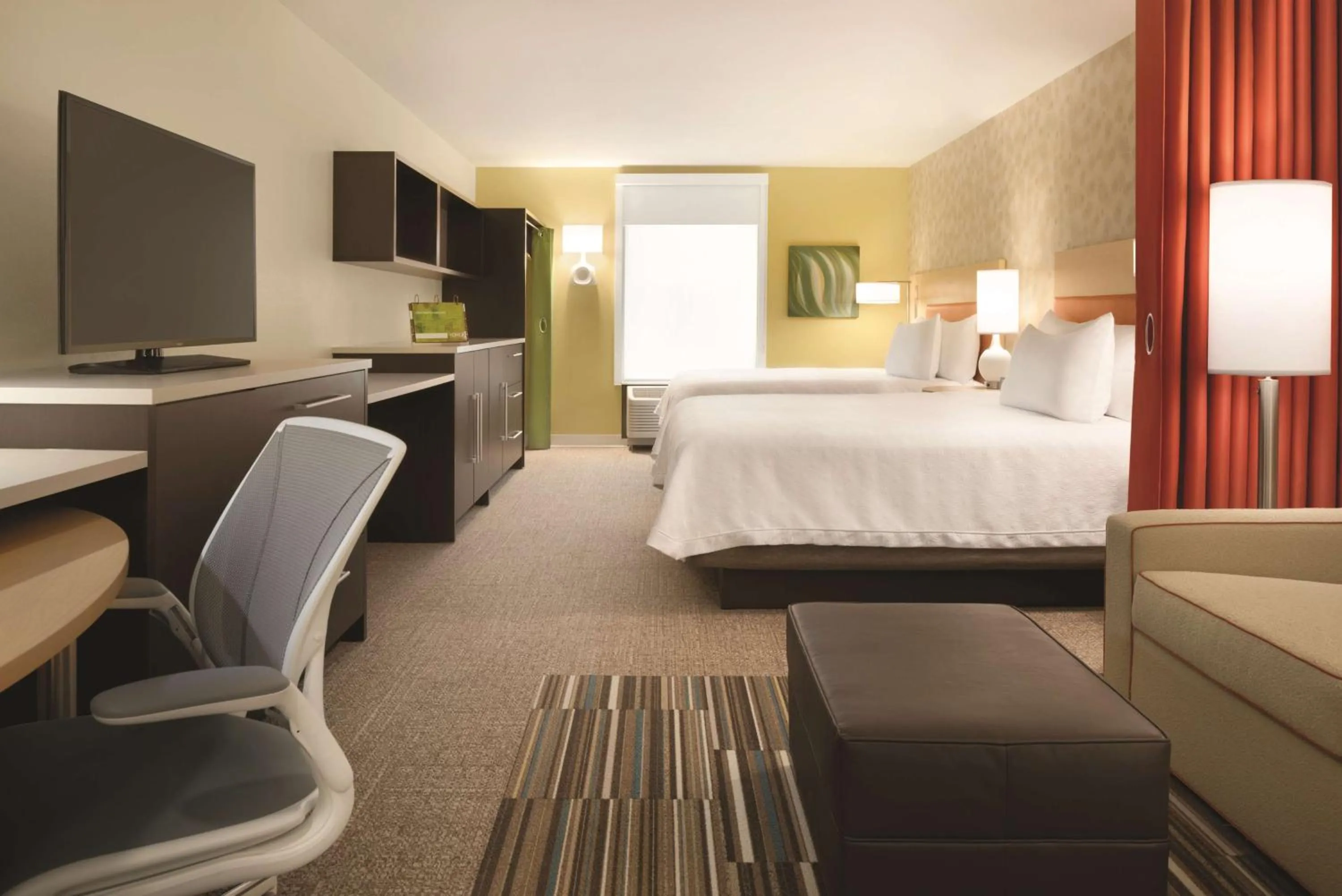 Bedroom, Bed in Home2 Suites By Hilton Iowa City Coralville