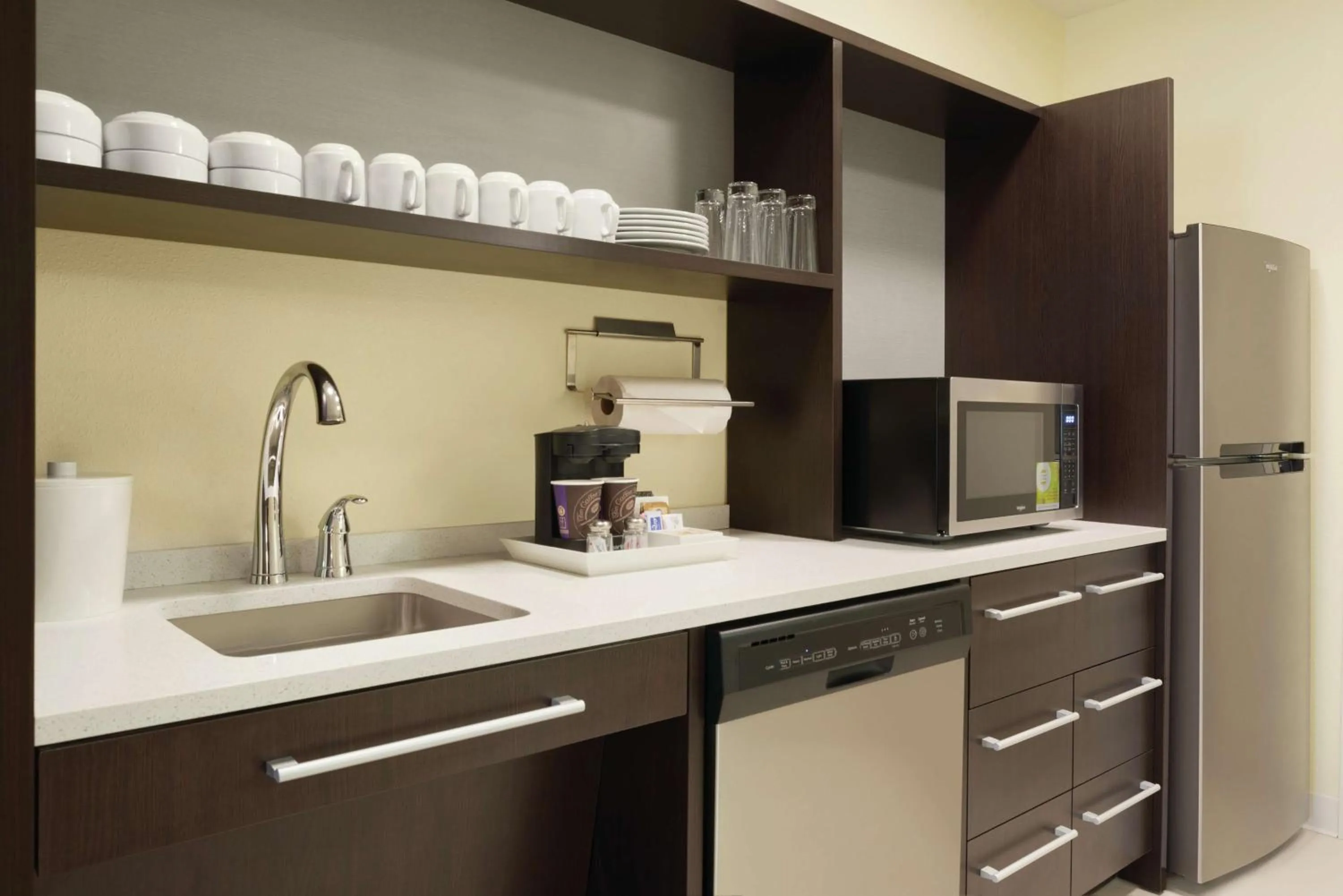 Kitchen or kitchenette in Home2 Suites By Hilton Iowa City Coralville