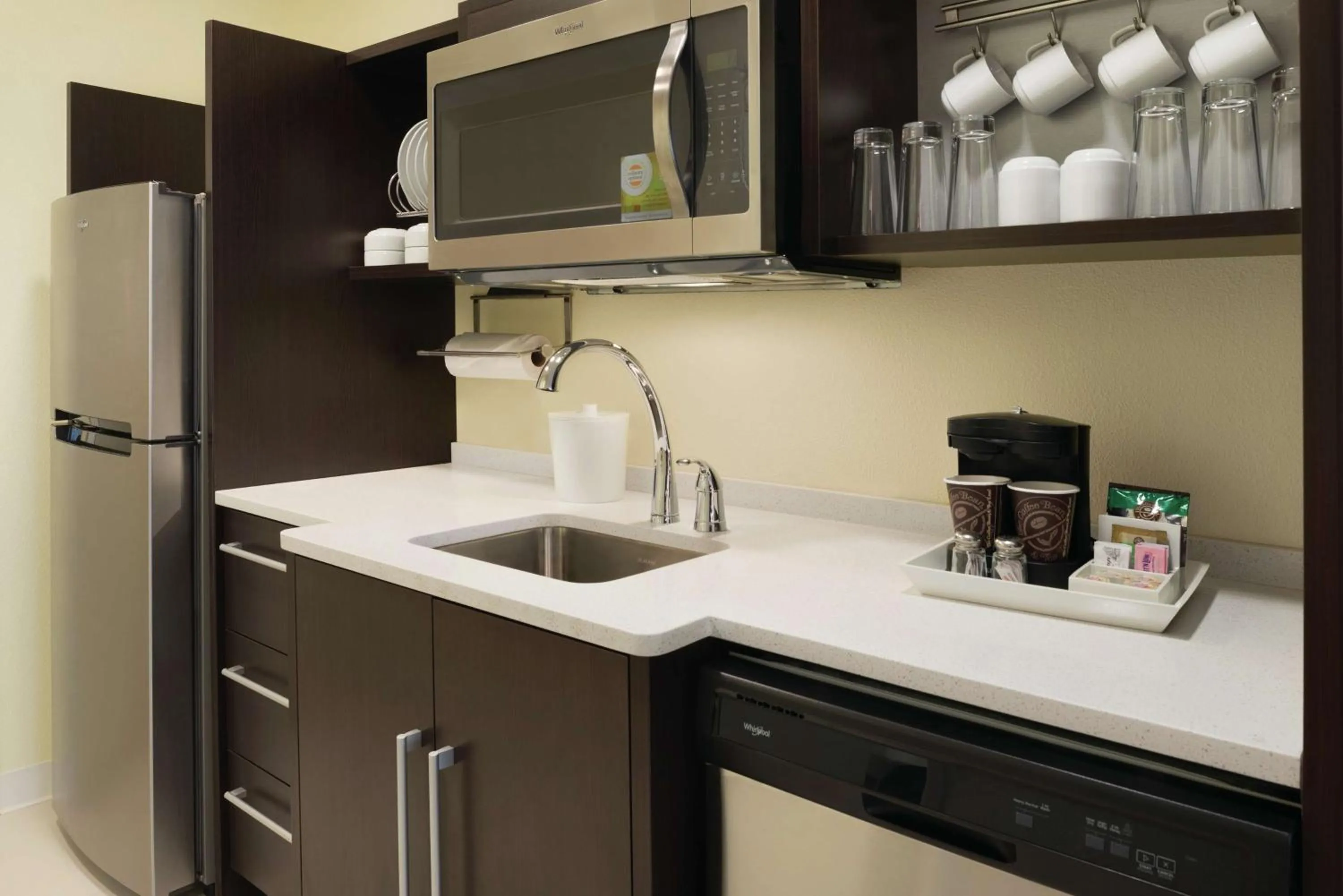 Kitchen or kitchenette in Home2 Suites By Hilton Iowa City Coralville