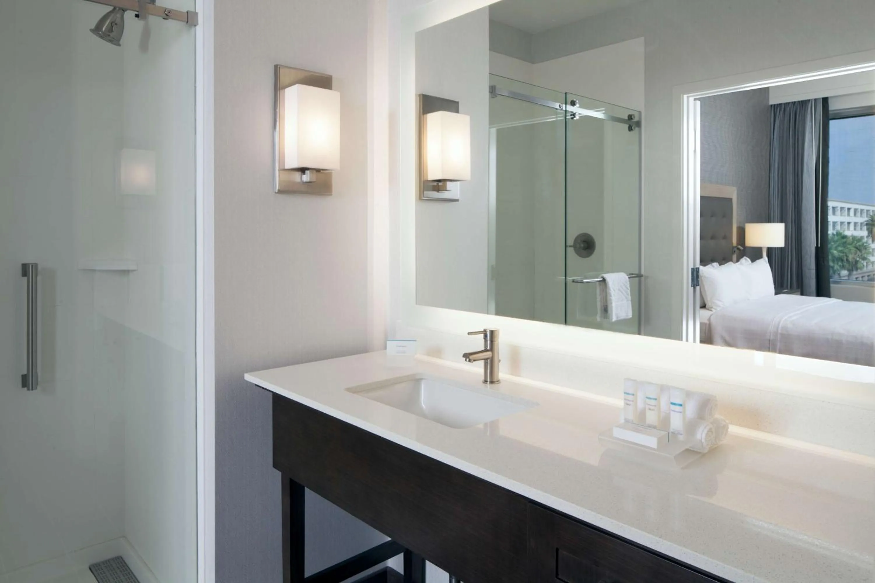 Bathroom in Homewood Suites By Hilton Los Angeles International Airport