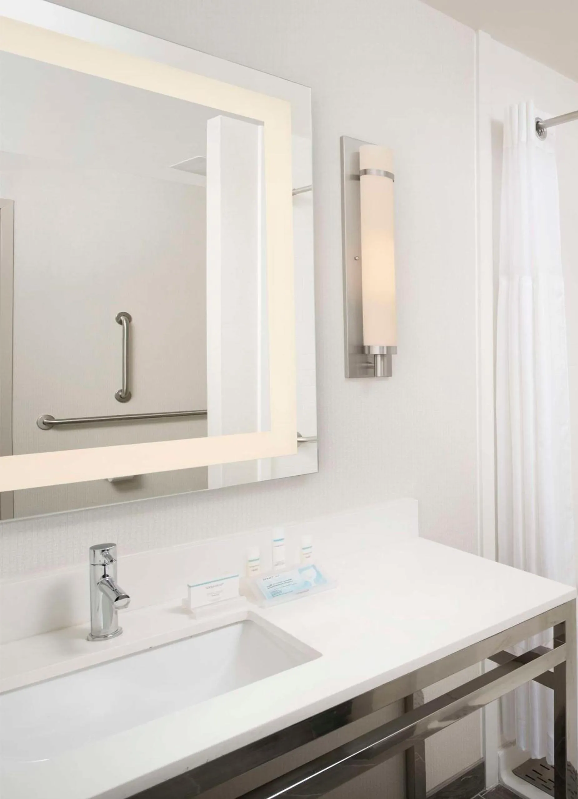 Bathroom in Hilton Garden Inn San Antonio Downtown Riverwalk