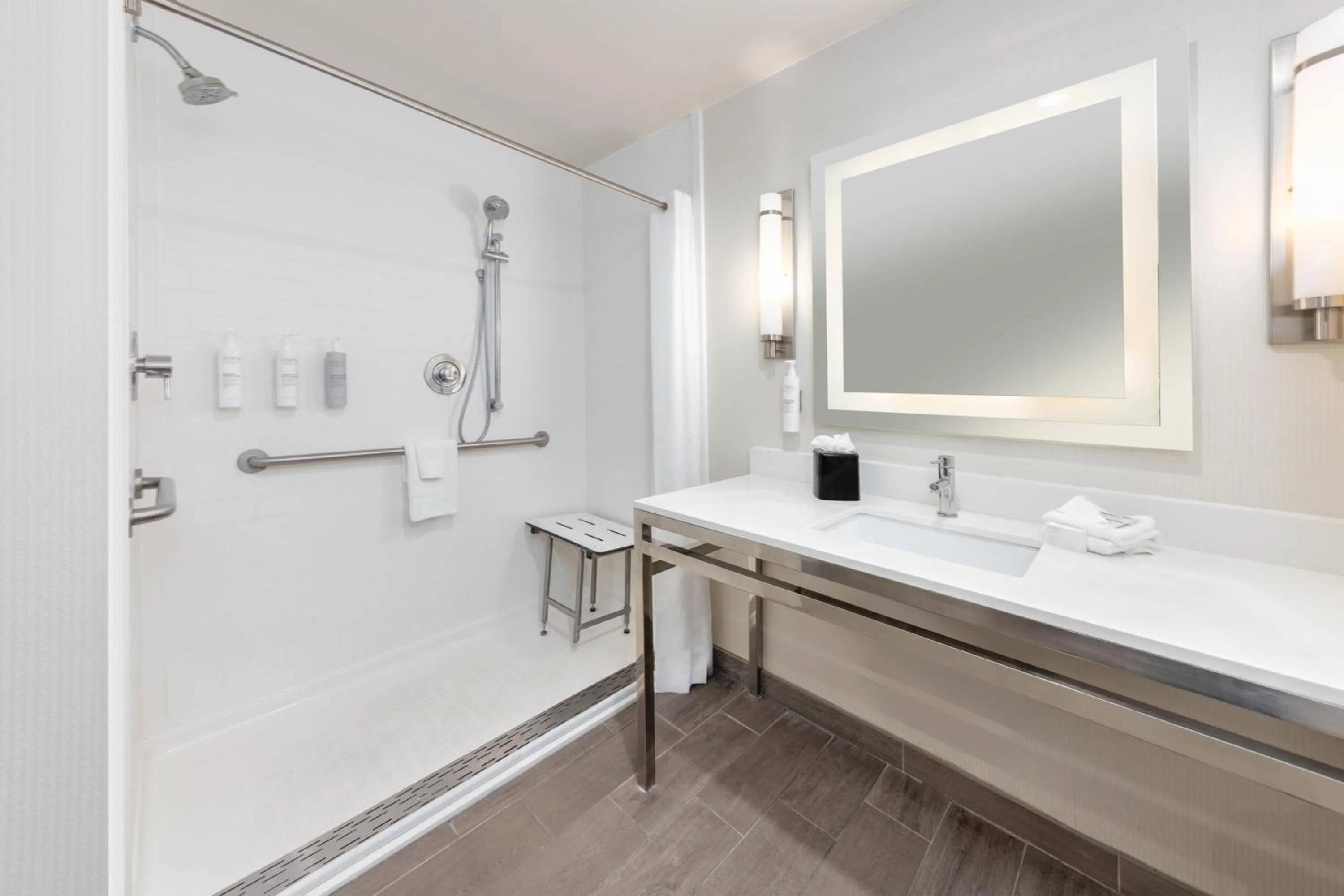 Bathroom in Hilton Garden Inn San Antonio Downtown Riverwalk