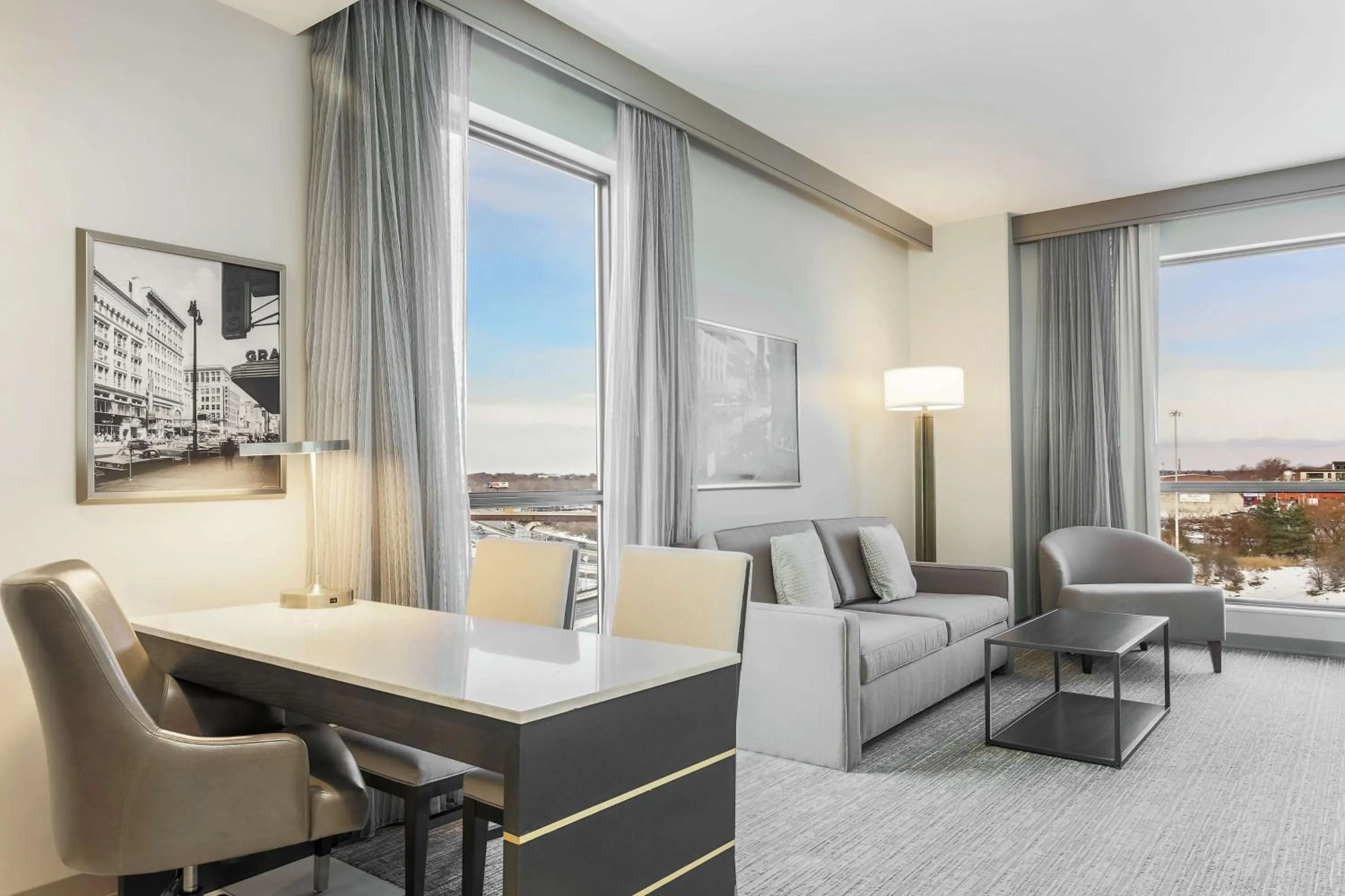 Living room in Embassy Suites By Hilton Syracuse Destiny USA