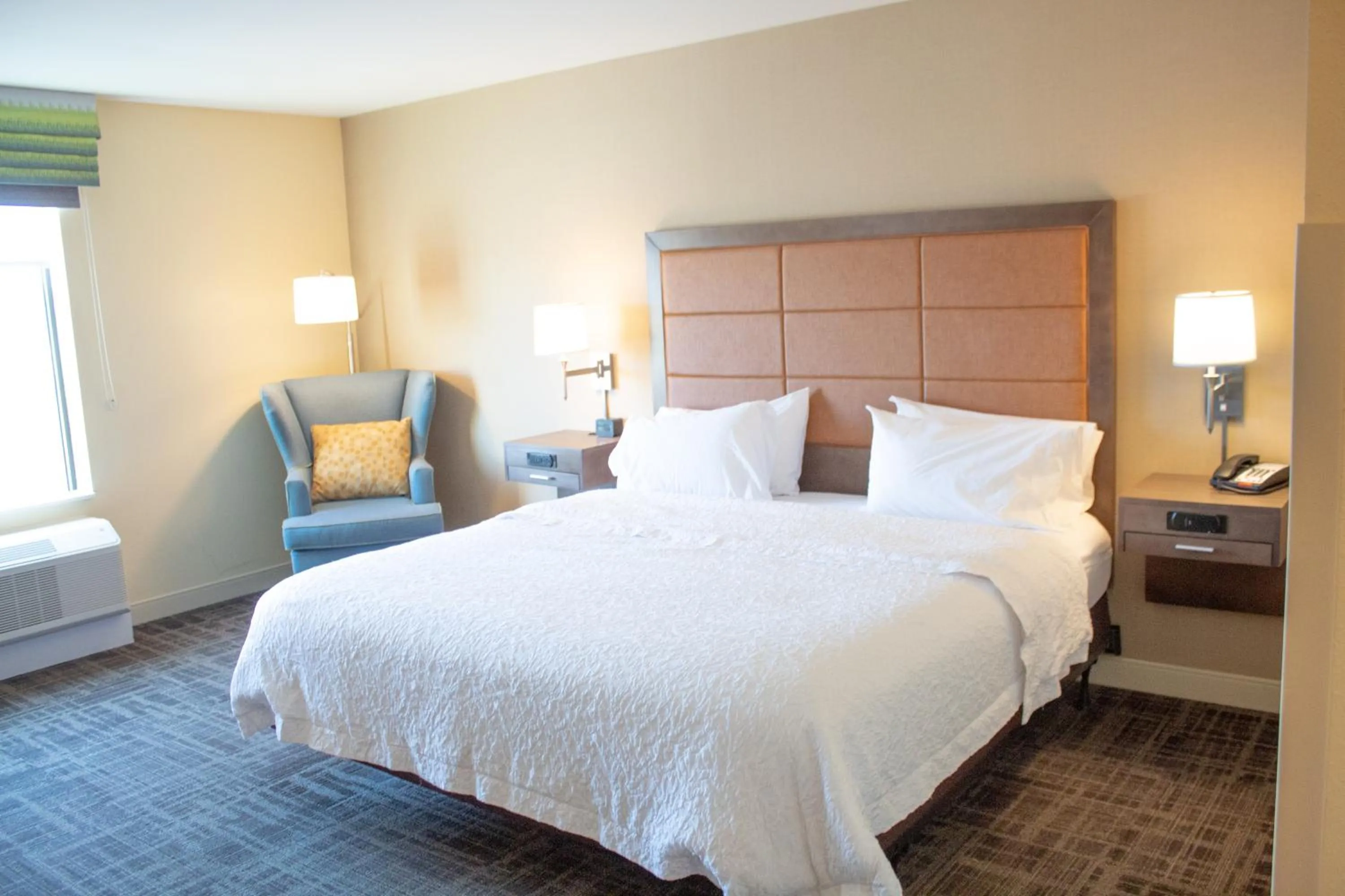 Bed in Hampton Inn & Suites Big Rapids, Mi