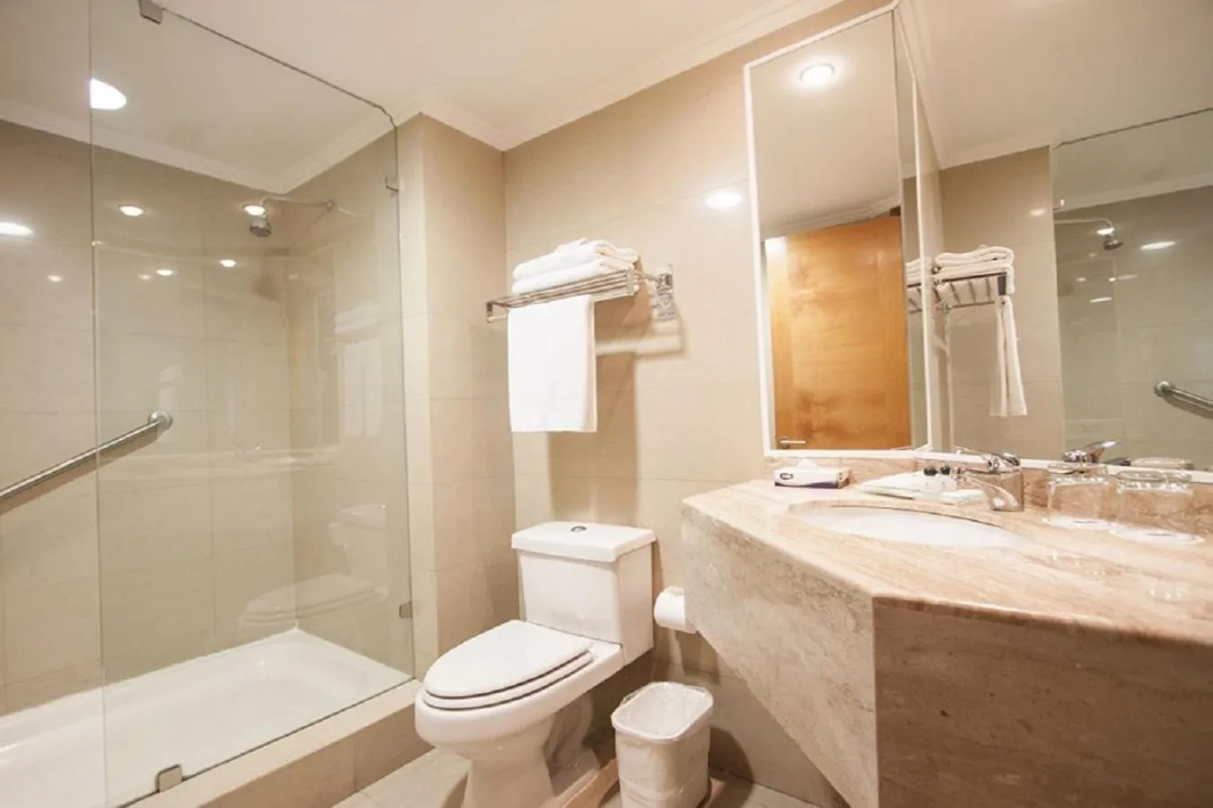 Shower in Hotel Diego de Almagro Valparaíso