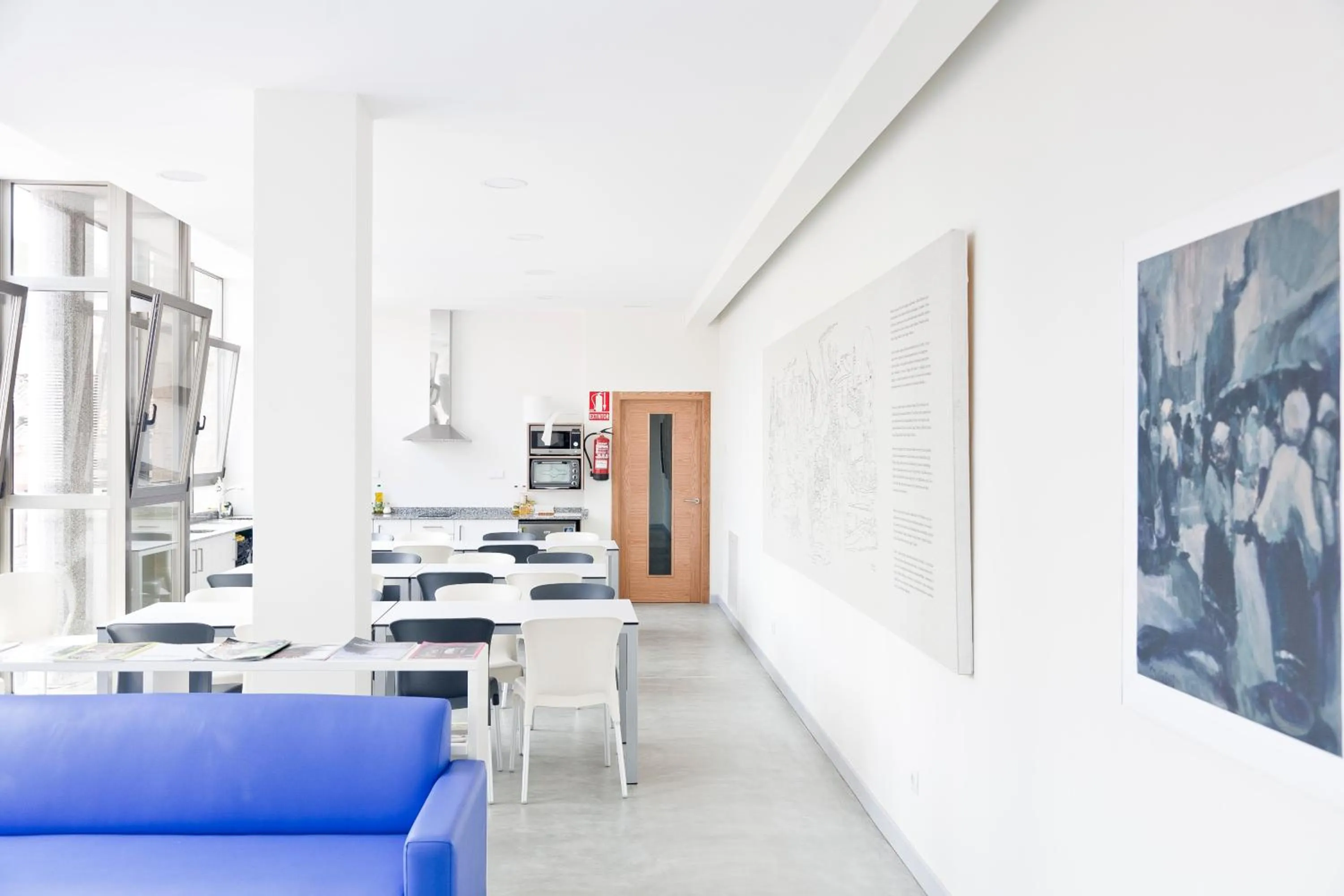 Seating area in Albergue Bela Muxia