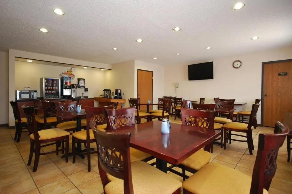 Coffee/tea facilities in Baymont by Wyndham Delaware