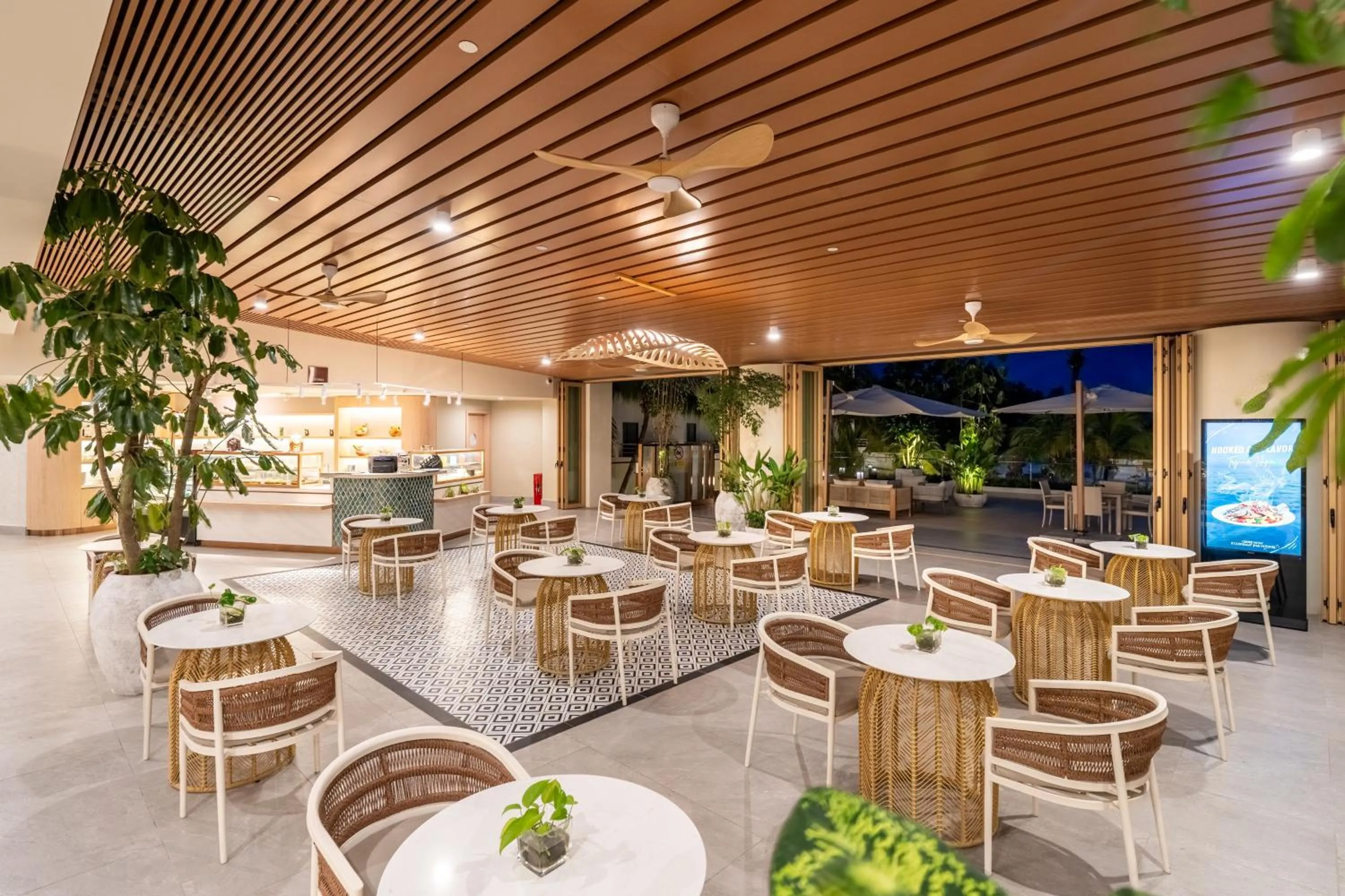 Restaurant/places to eat in Swiss-Grand Beach Resort Kuantan