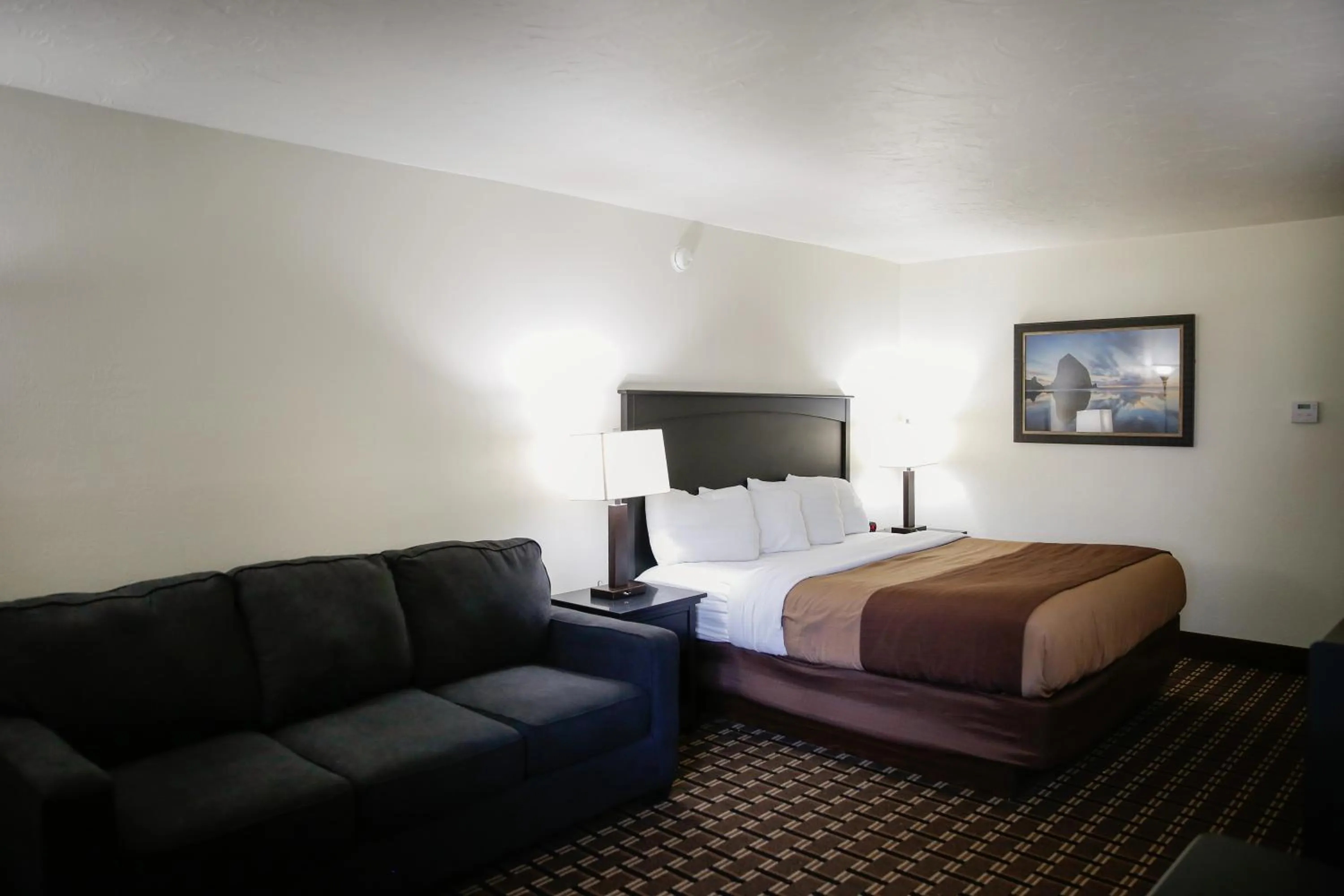 Photo of the whole room, Bed in Billings Hotel & Convention Center