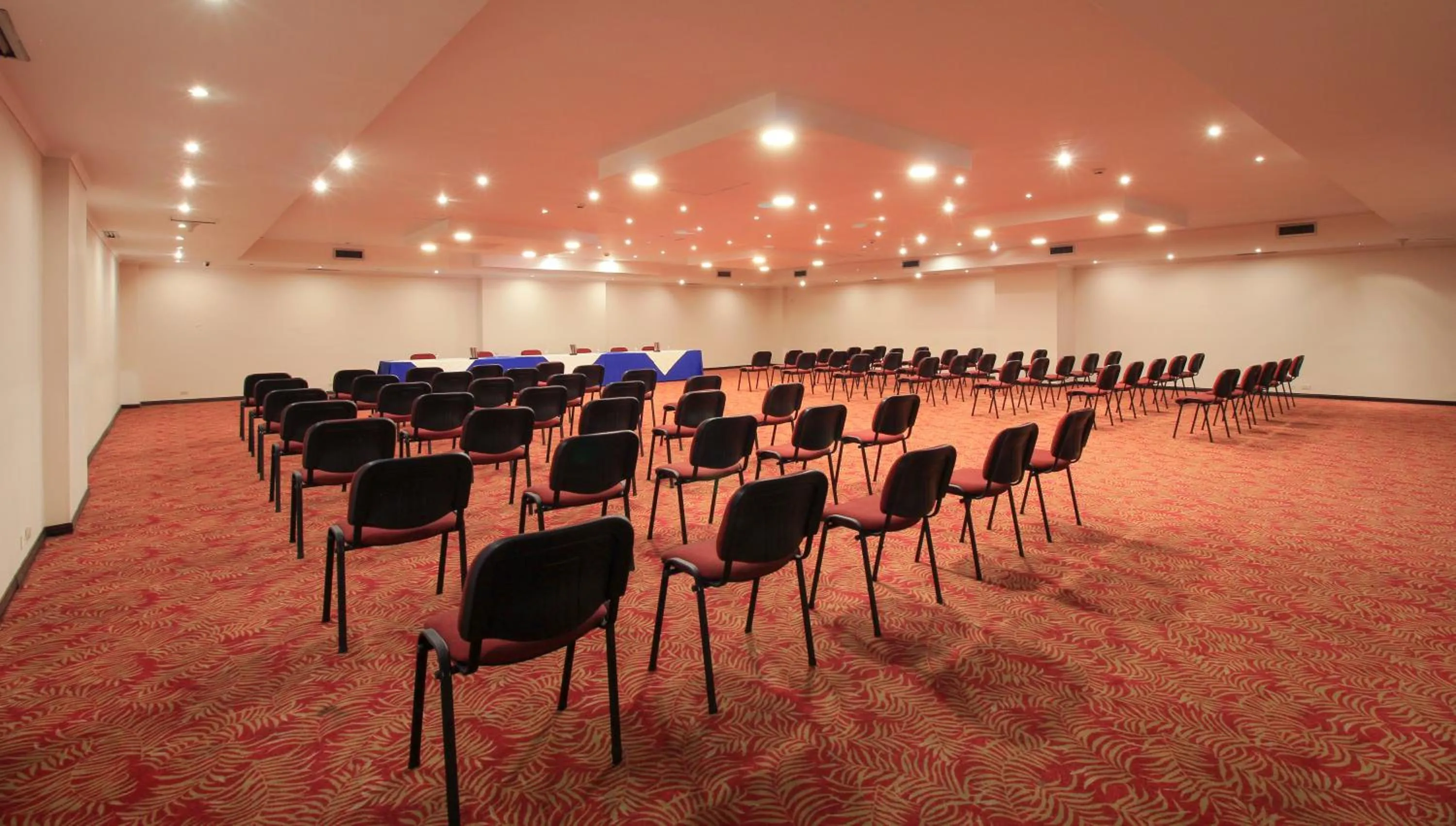 Banquet/Function facilities in Hotel Windsor House Inn By GEH Suites