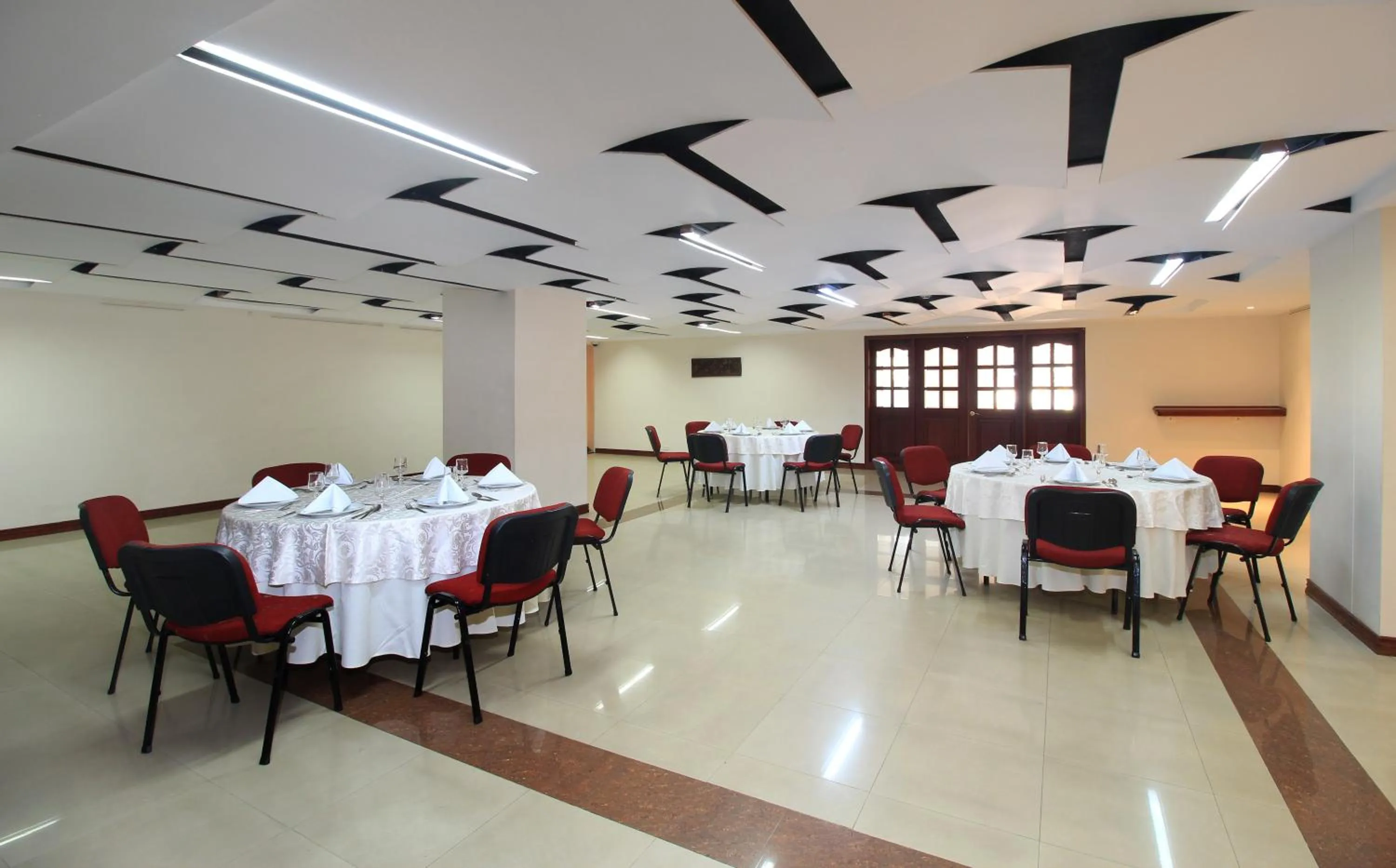 Property building in Hotel Windsor House Inn By GEH Suites