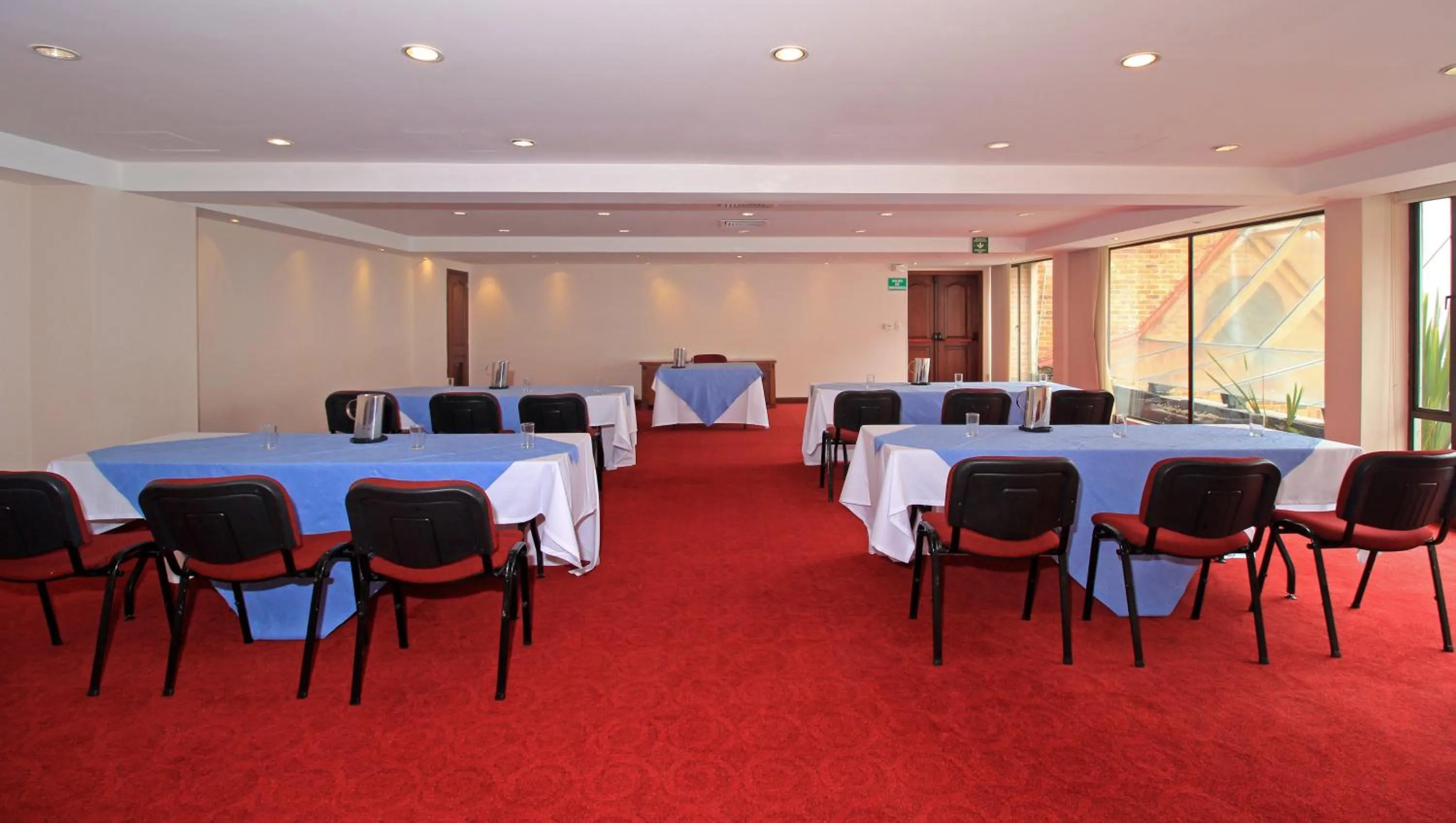 Business facilities in Hotel Windsor House Inn By GEH Suites