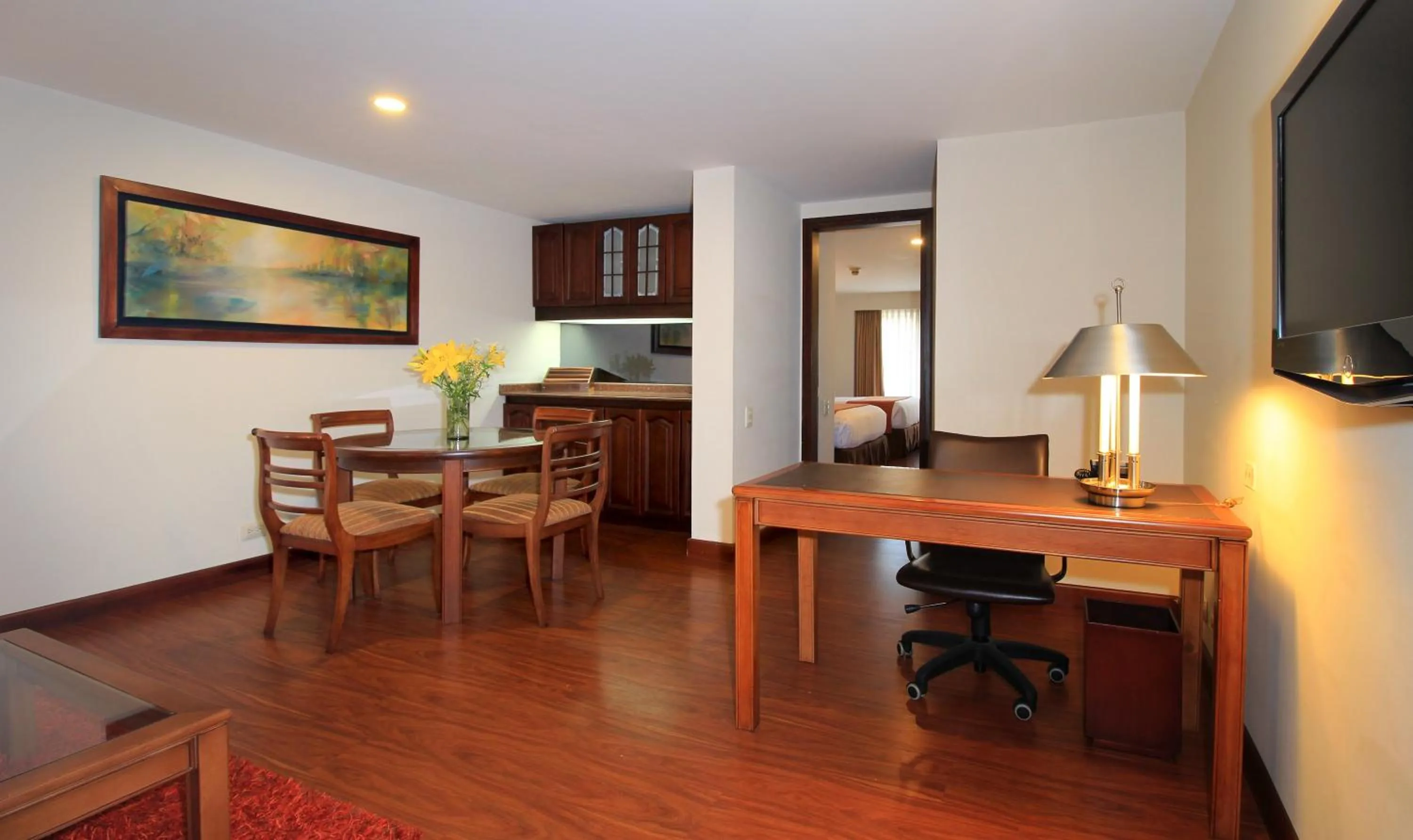 Dining area in Hotel Windsor House Inn By GEH Suites
