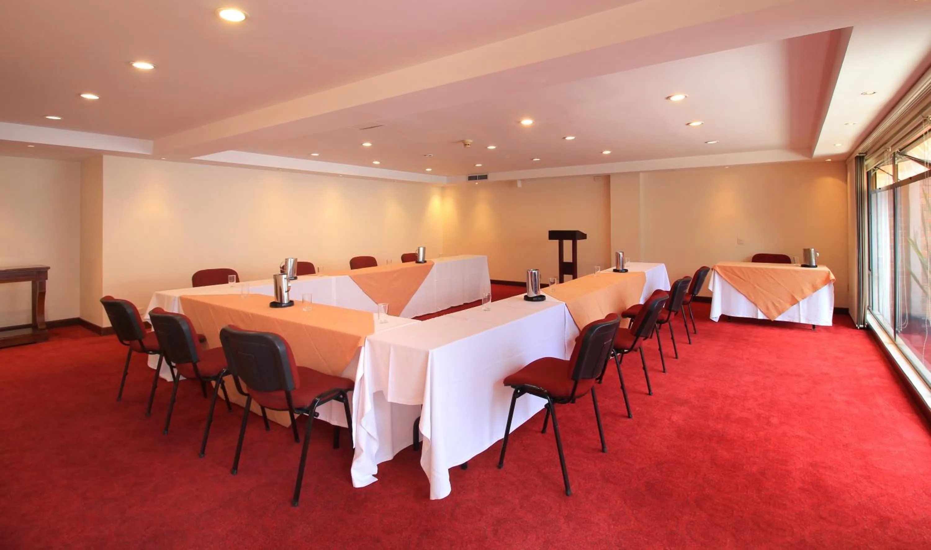 Business facilities in Hotel Windsor House Inn By GEH Suites