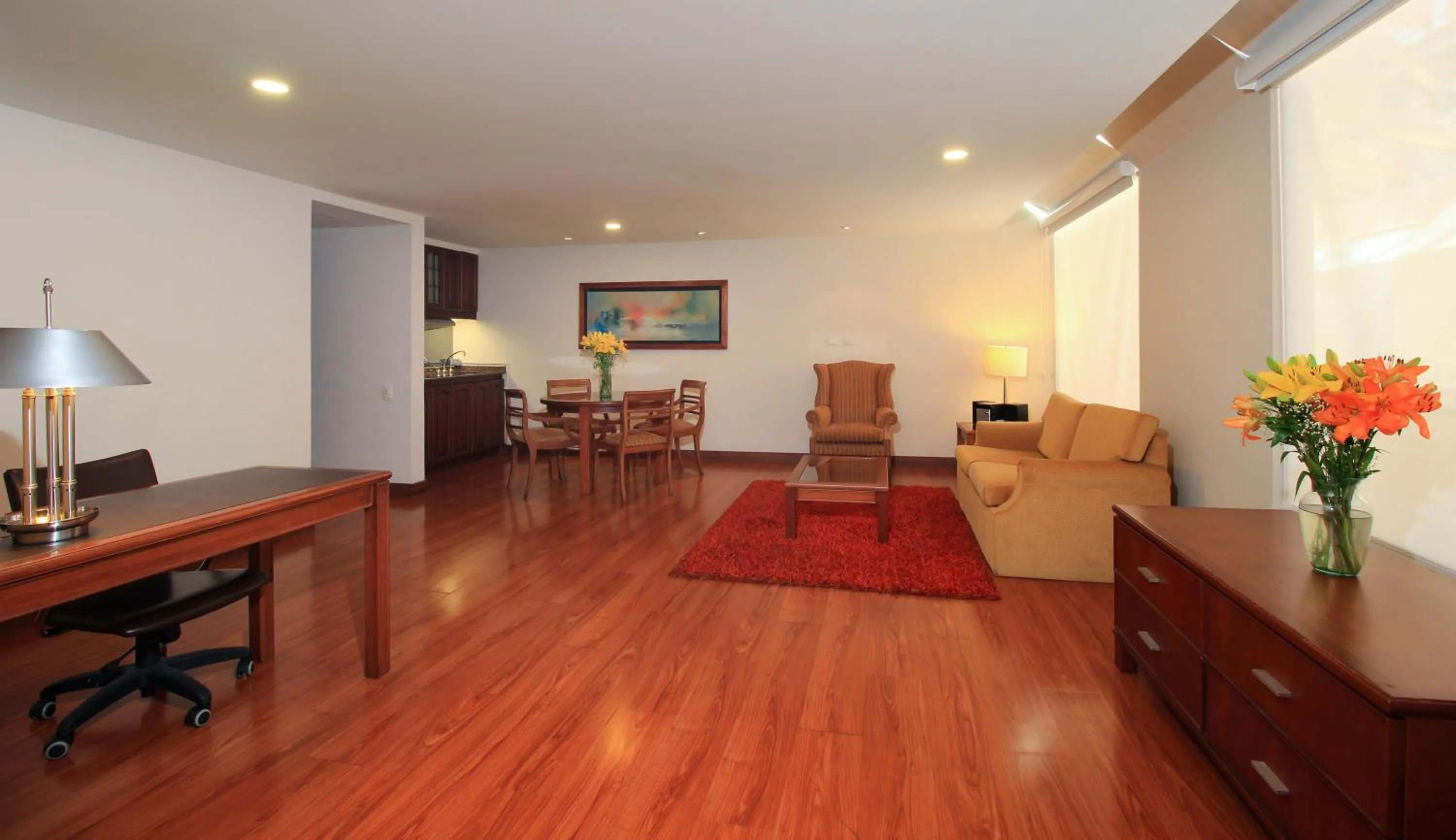 Living room in Hotel Windsor House Inn By GEH Suites