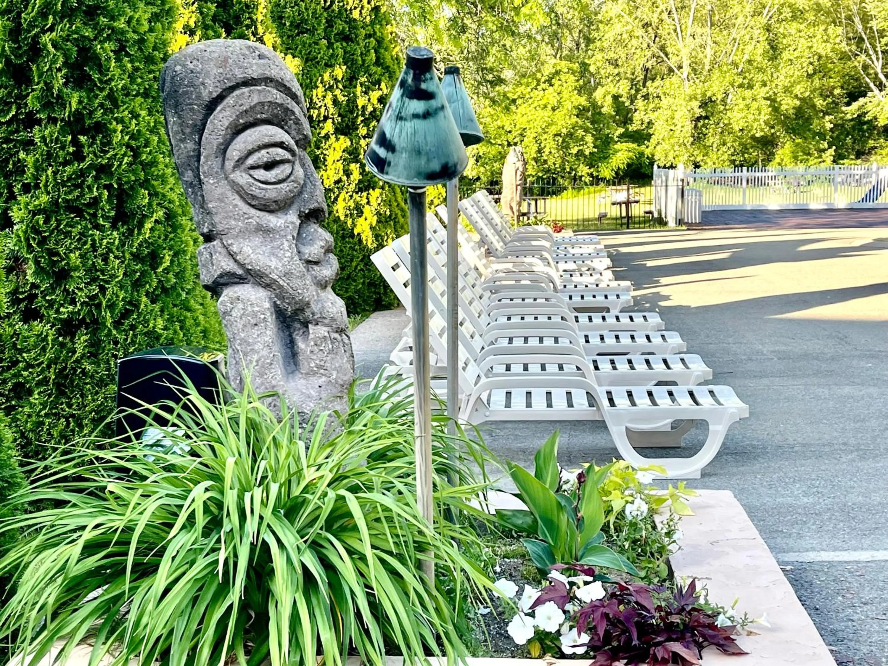 Pool view in Tiki Resort - Lake George