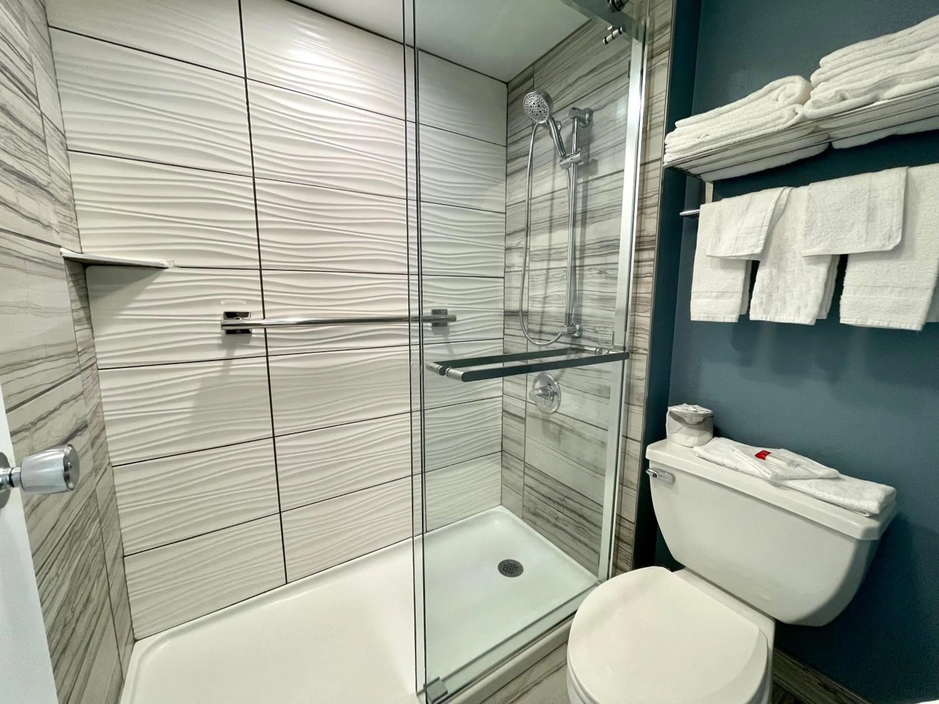 Shower in Tiki Resort - Lake George