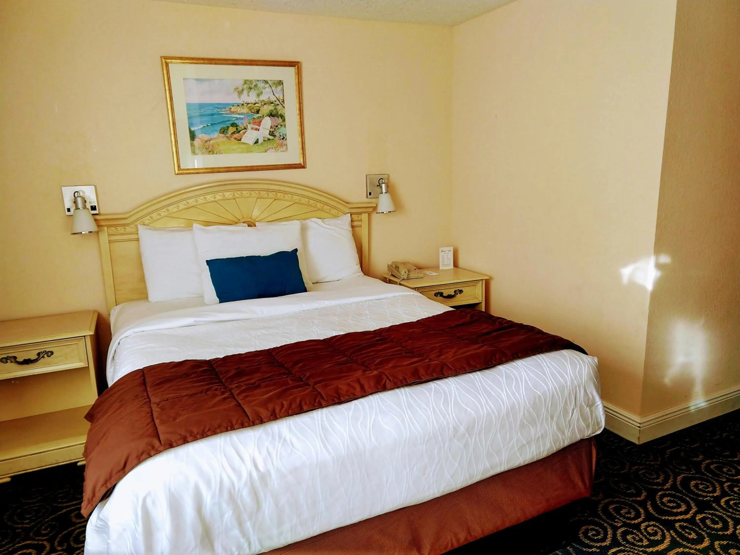 Bed in Tiki Resort - Lake George