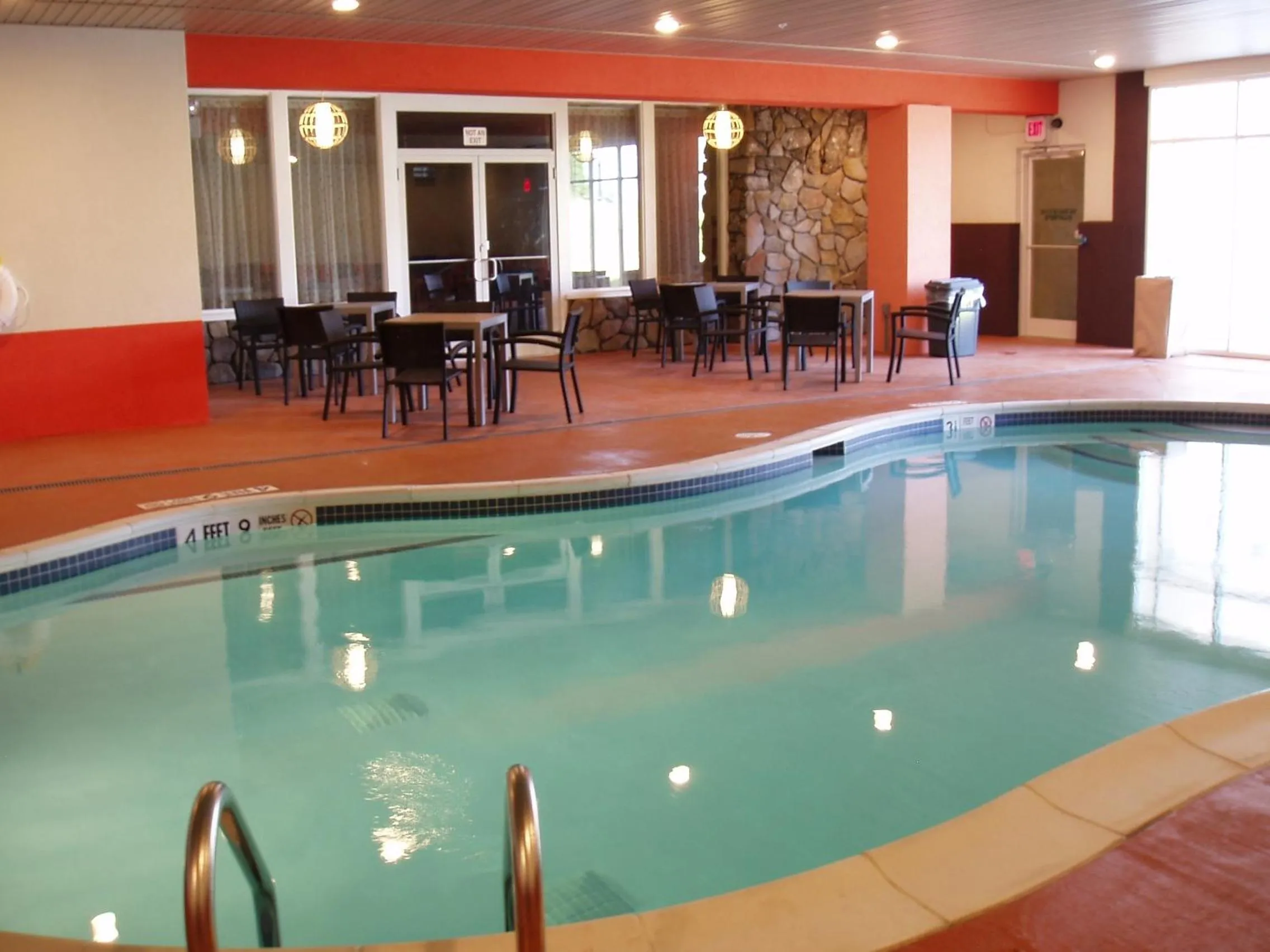 Swimming pool in Tiki Resort - Lake George