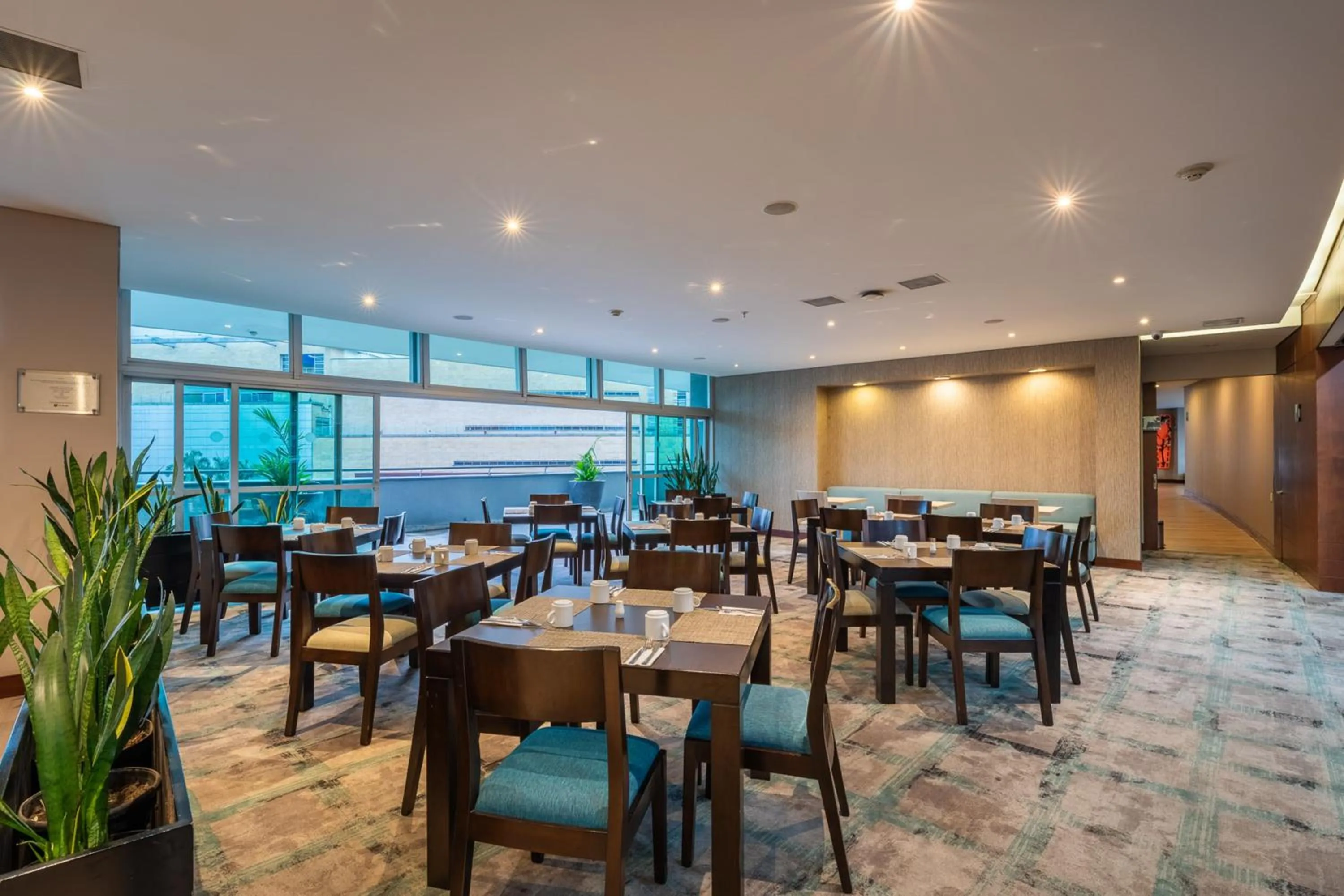 Restaurant/places to eat in Estelar Apartamentos Medellin