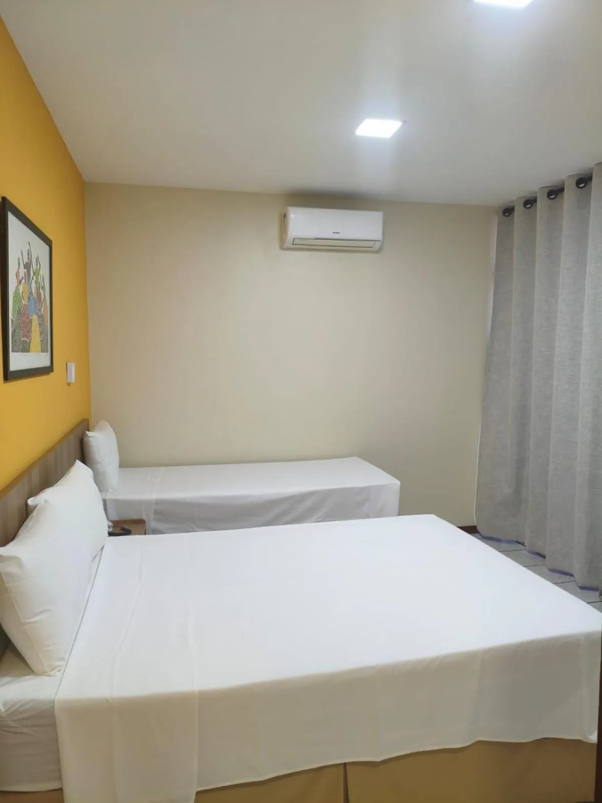 Bed in Boulevard Park Hotel