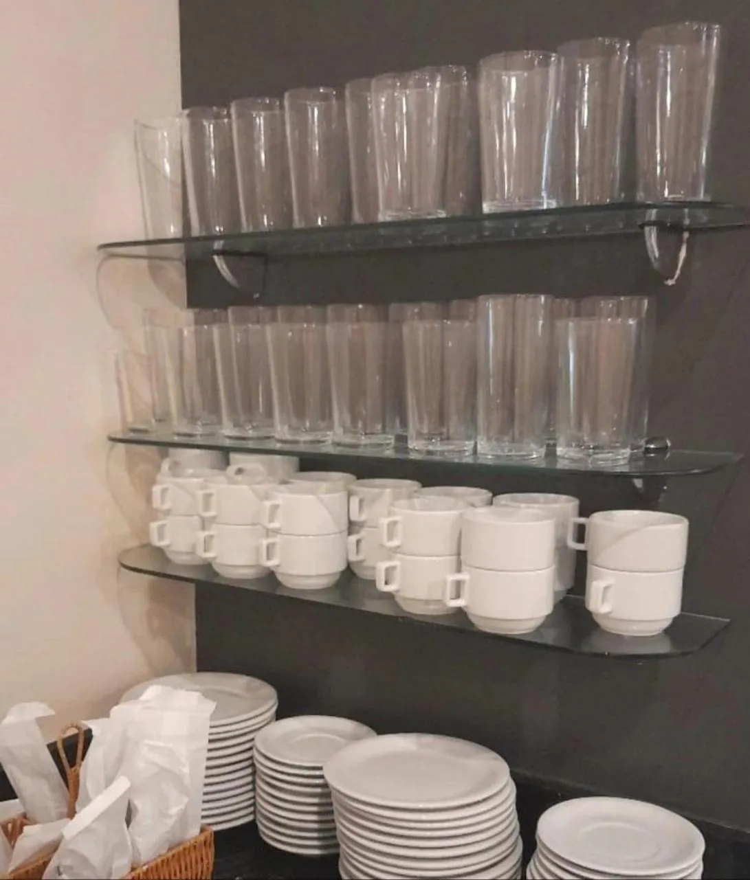 Restaurant/places to eat in Boulevard Park Hotel