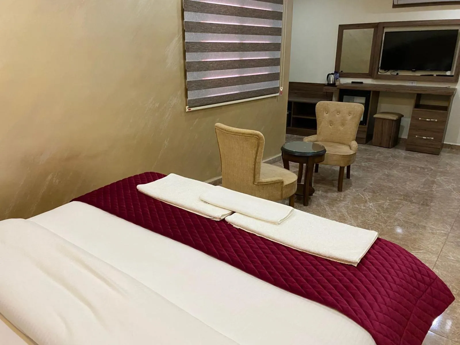 Property building, Bed in Sunset Hotel