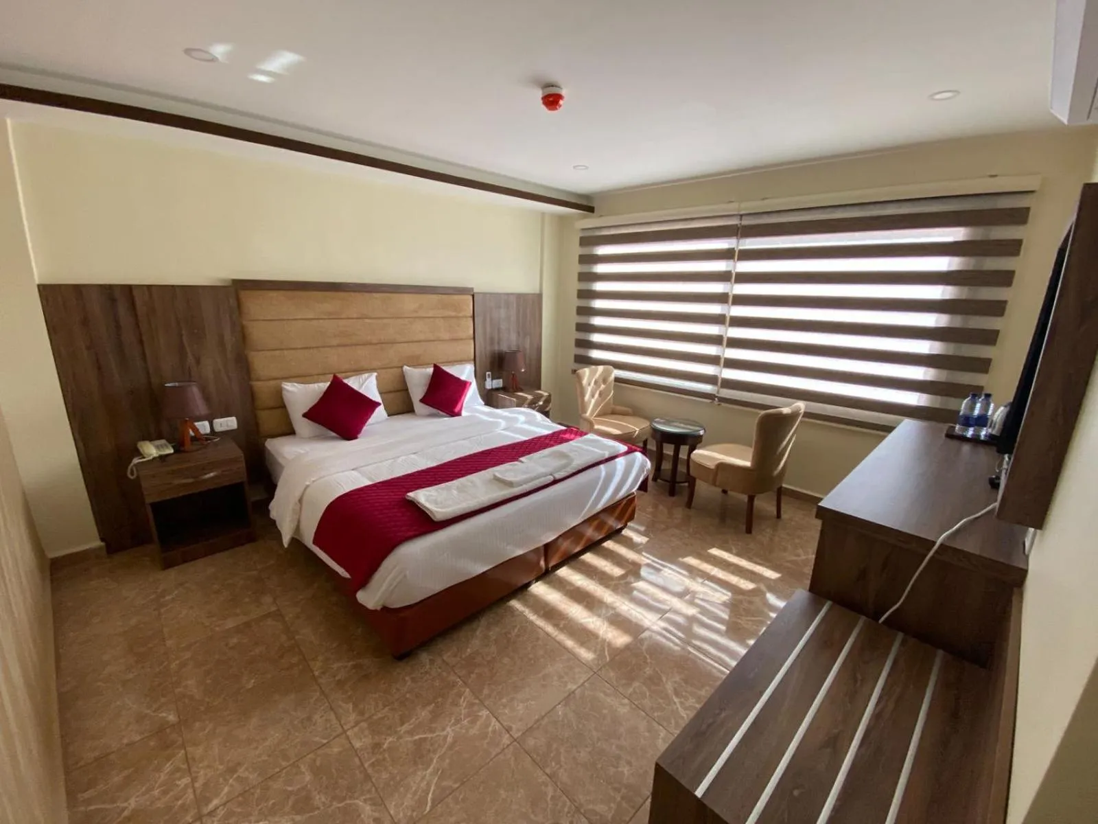 Property building, Bed in Sunset Hotel