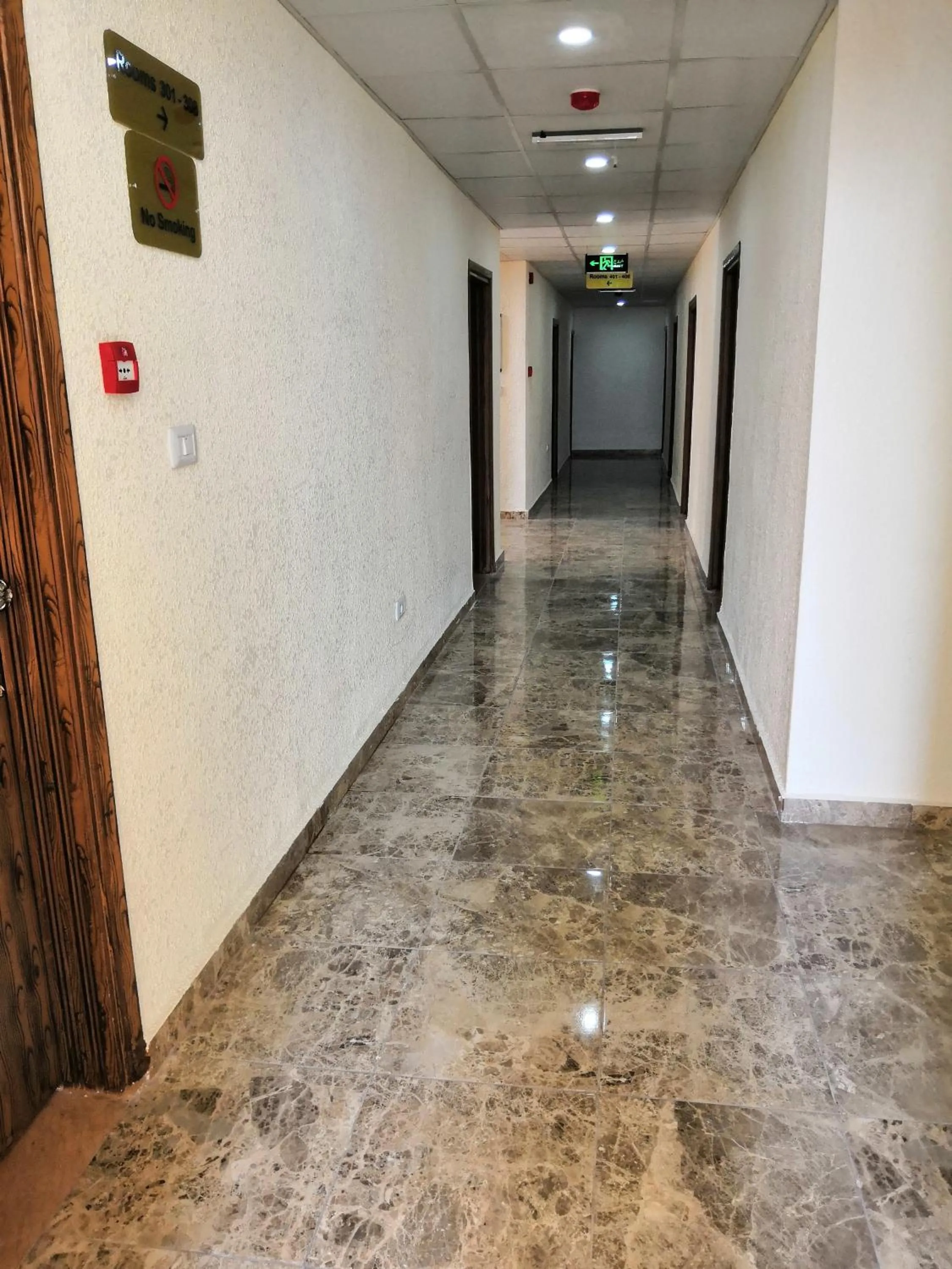 Area and facilities in Sunset Hotel