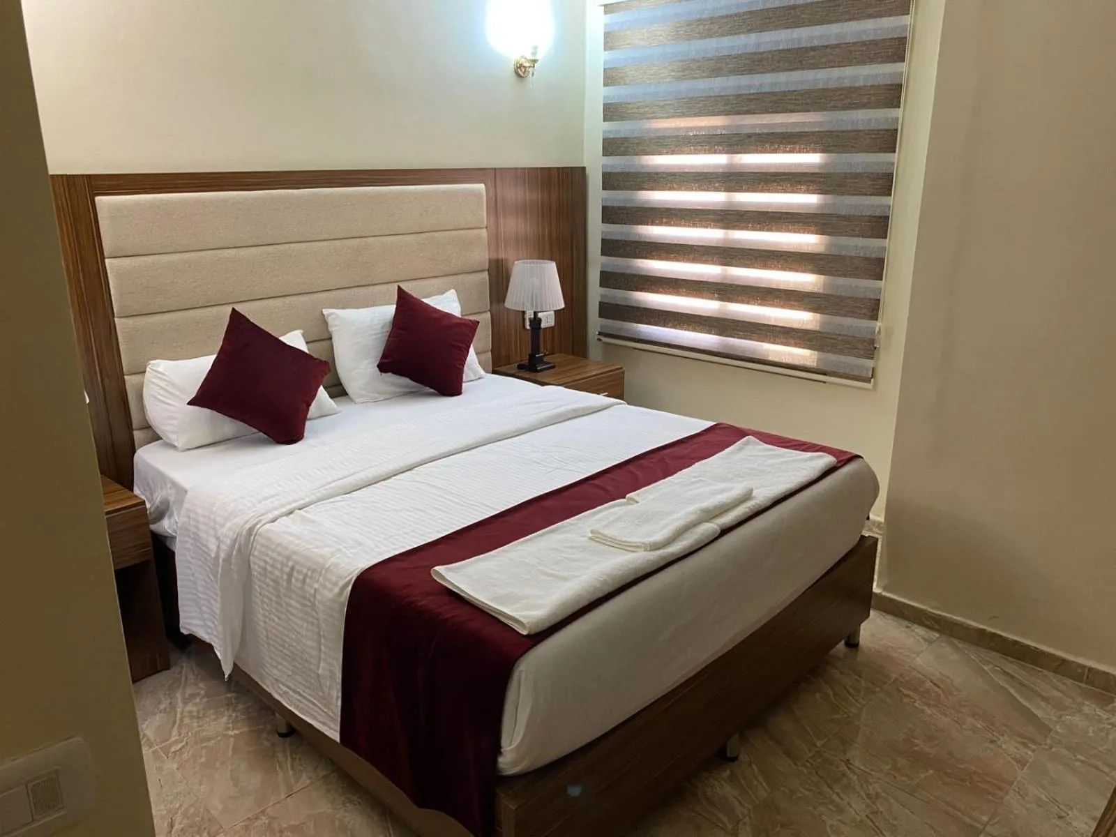 Property building, Bed in Sunset Hotel