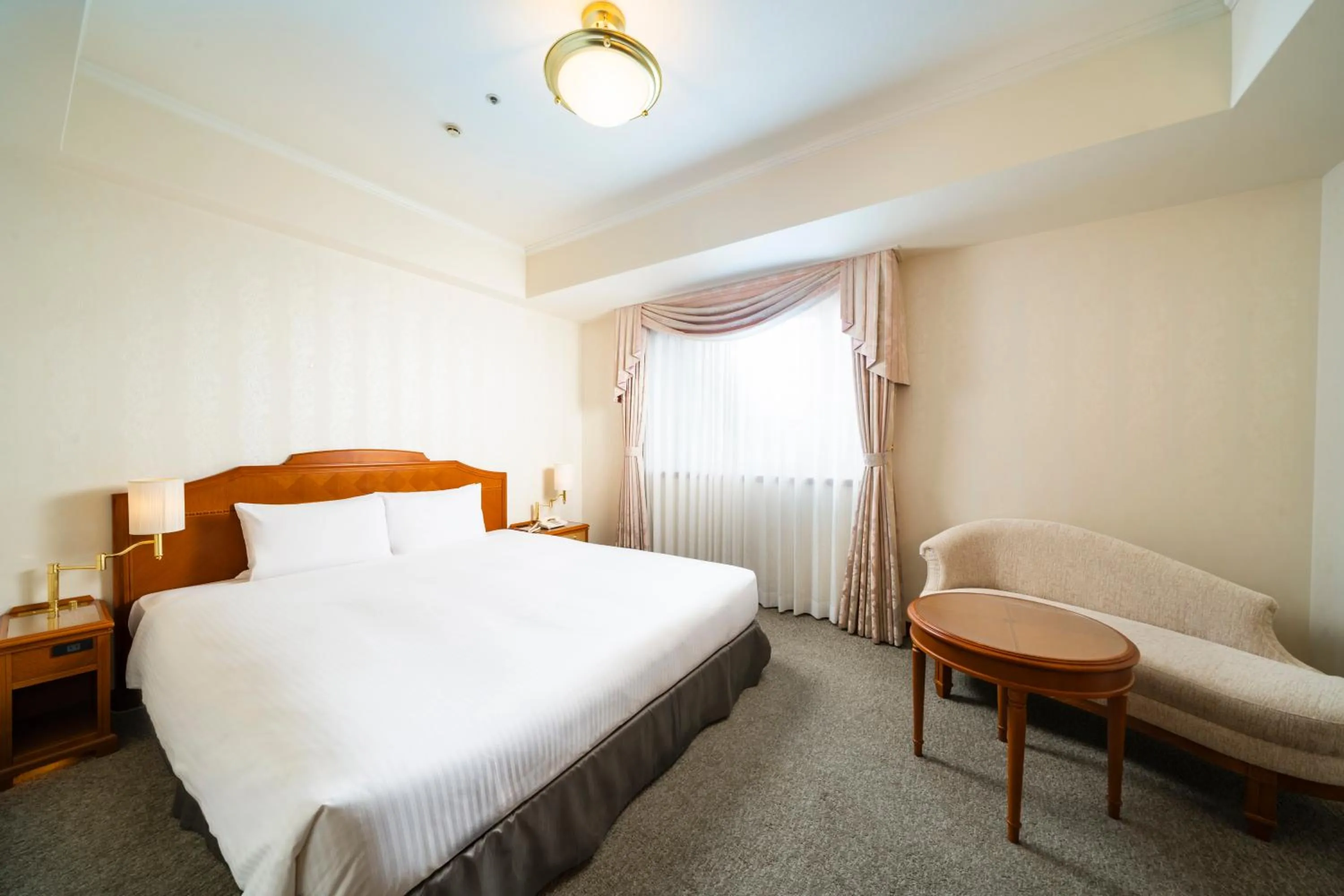 Photo of the whole room, Bed in KOKO HOTEL Osaka Shinsaibashi