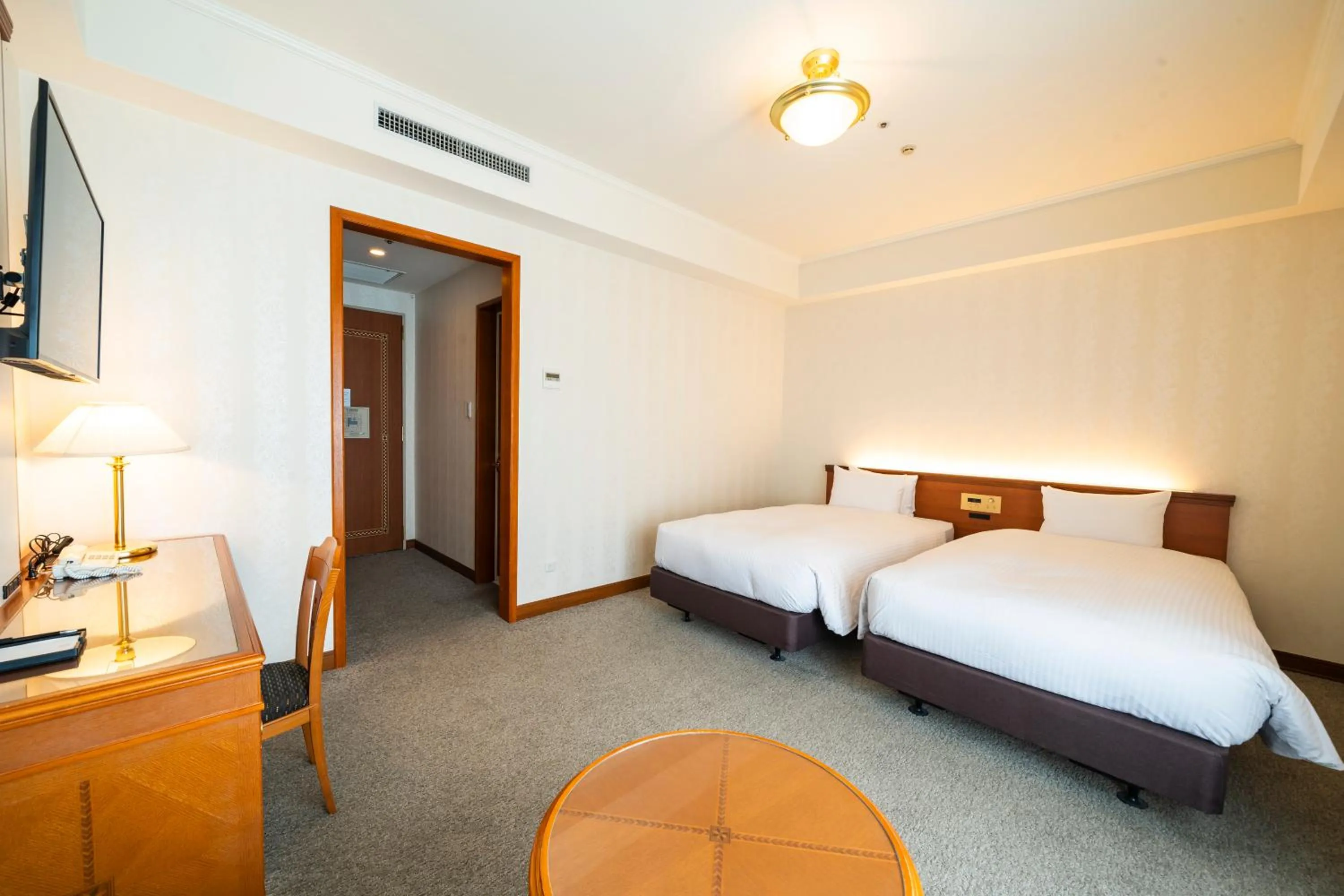 Photo of the whole room, Bed in KOKO HOTEL Osaka Shinsaibashi