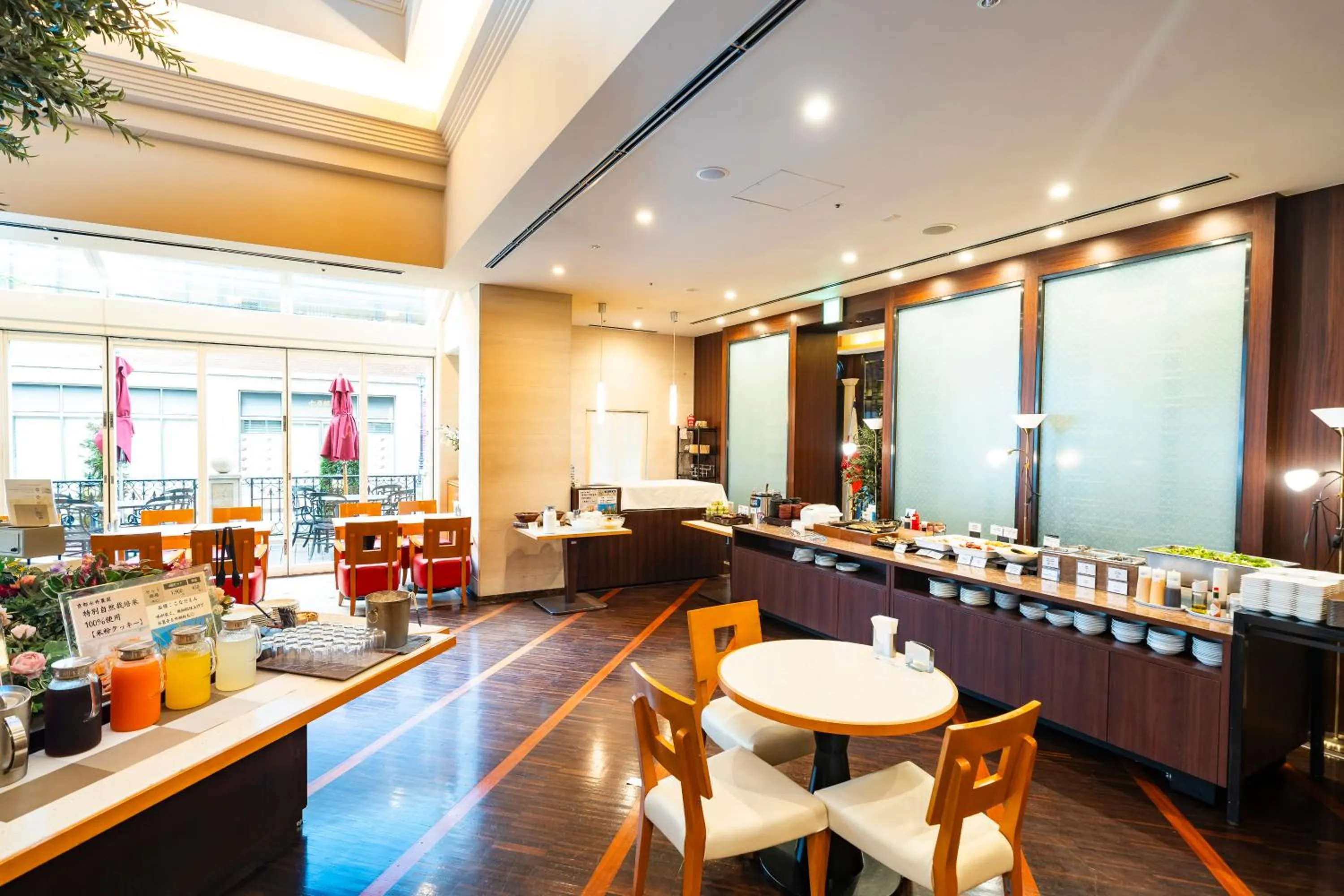 Restaurant/places to eat in KOKO HOTEL Osaka Shinsaibashi