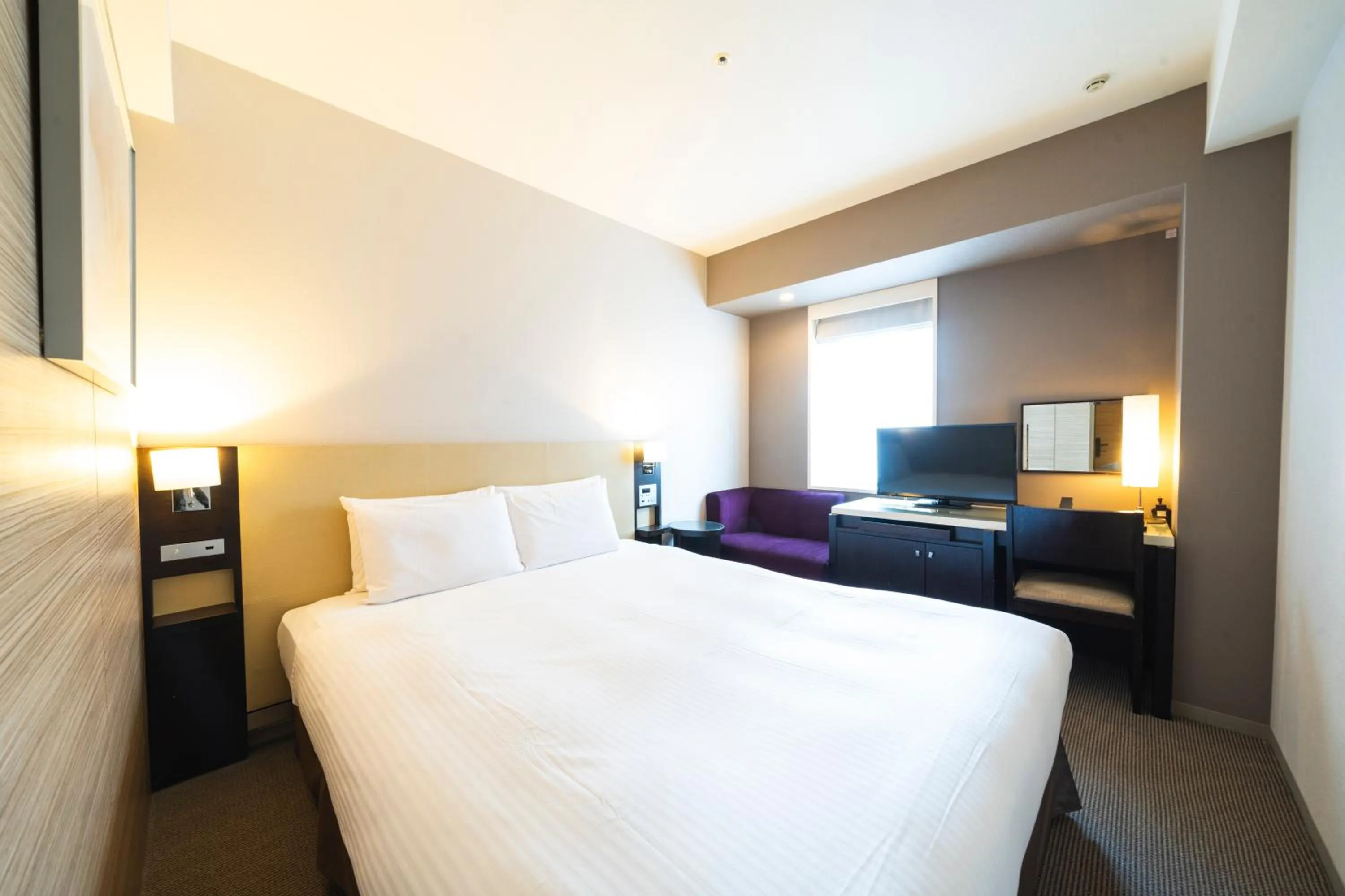 Bed in KOKO HOTEL Kobe Sannomiya