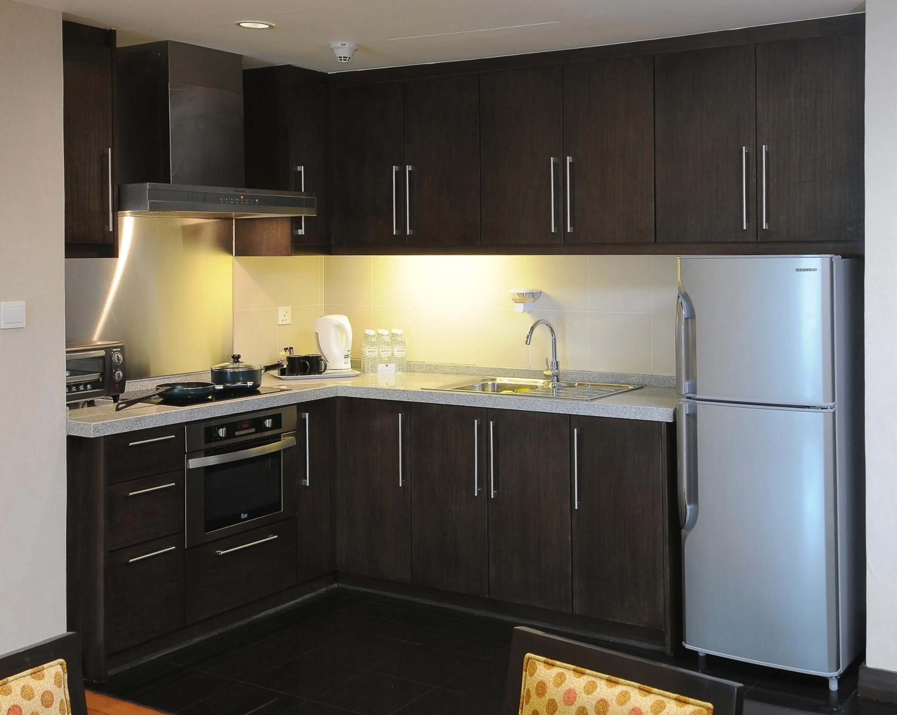 Kitchen or kitchenette in Micasa All Suites Hotel