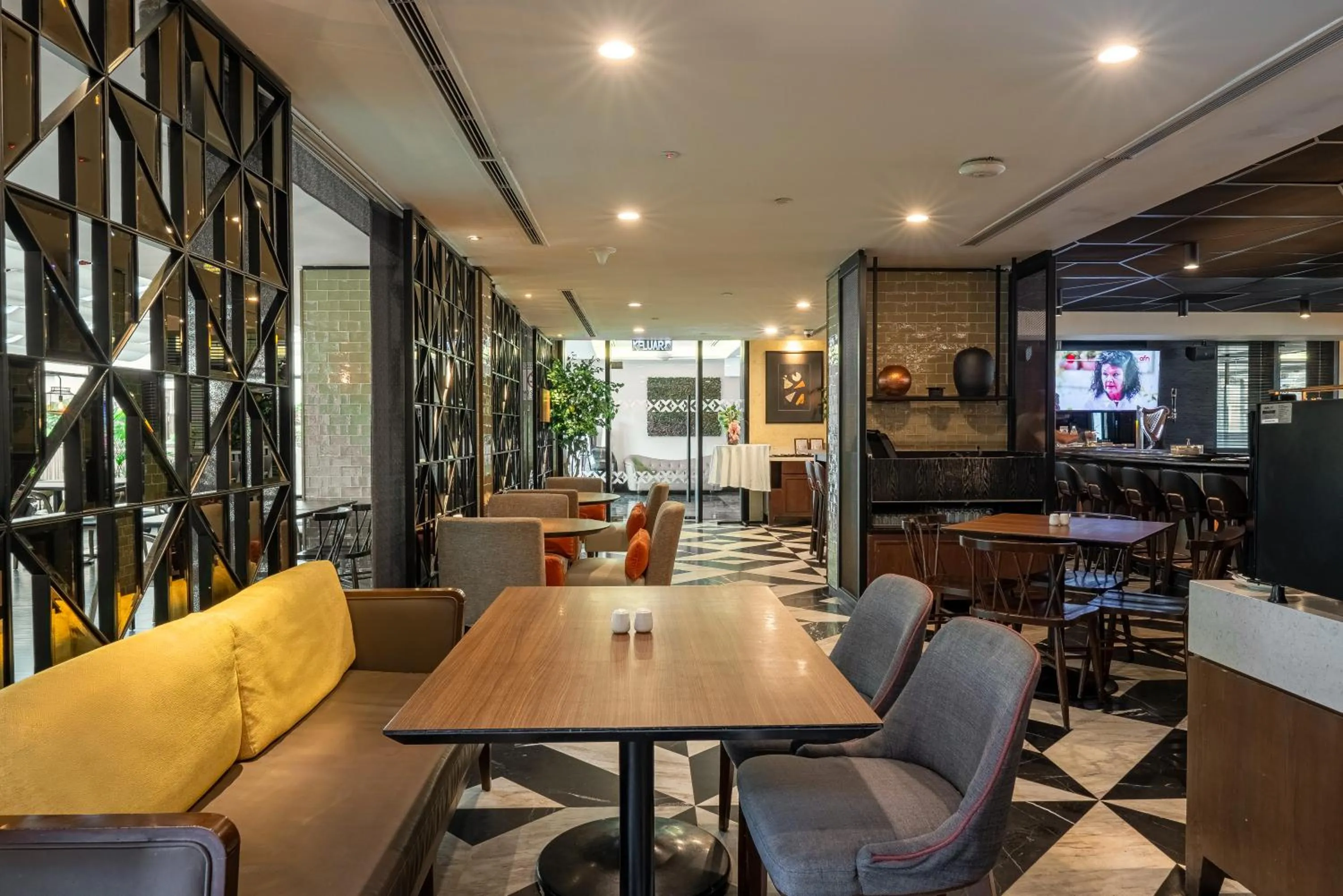 Restaurant/places to eat in Micasa All Suites Hotel