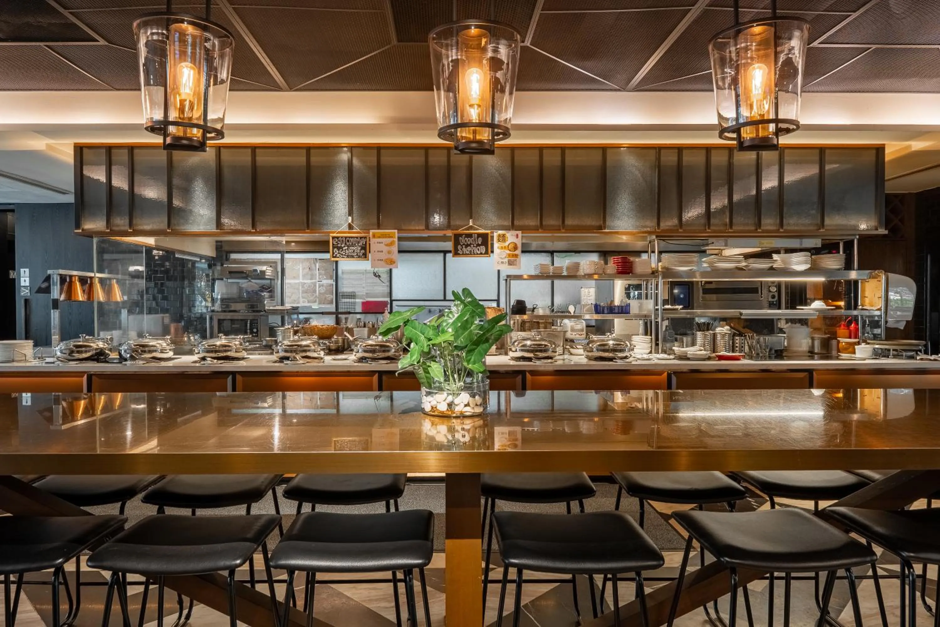 Restaurant/places to eat in Micasa All Suites Hotel