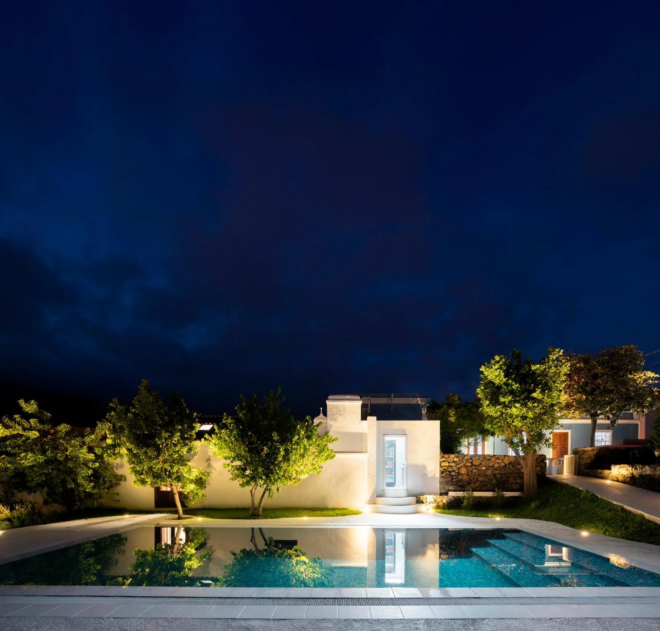 Pool view in The El Paso
