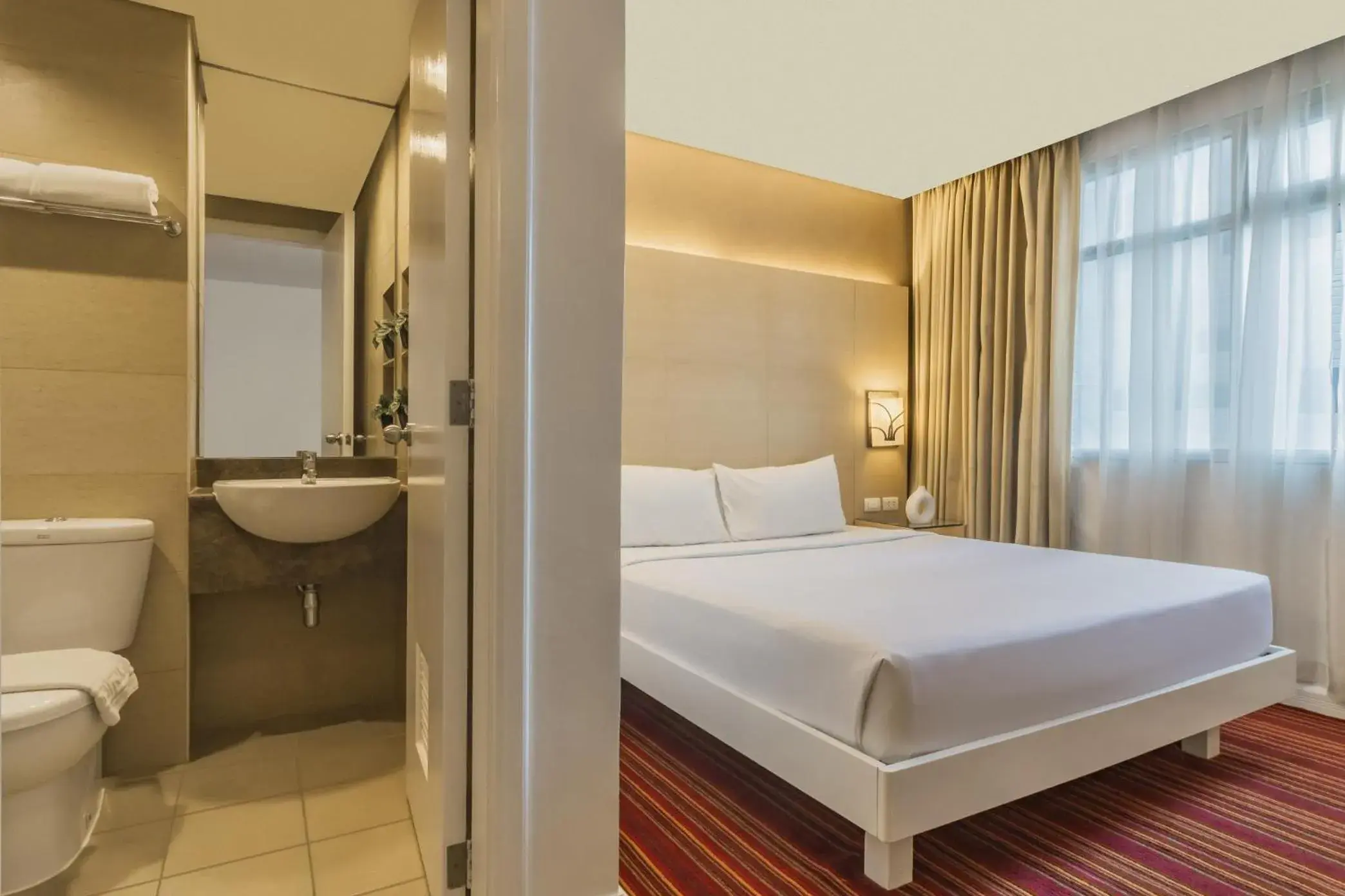 Superior Double Room in St Giles Hotel Makati Superior Double Room in St Giles Hotel Makati