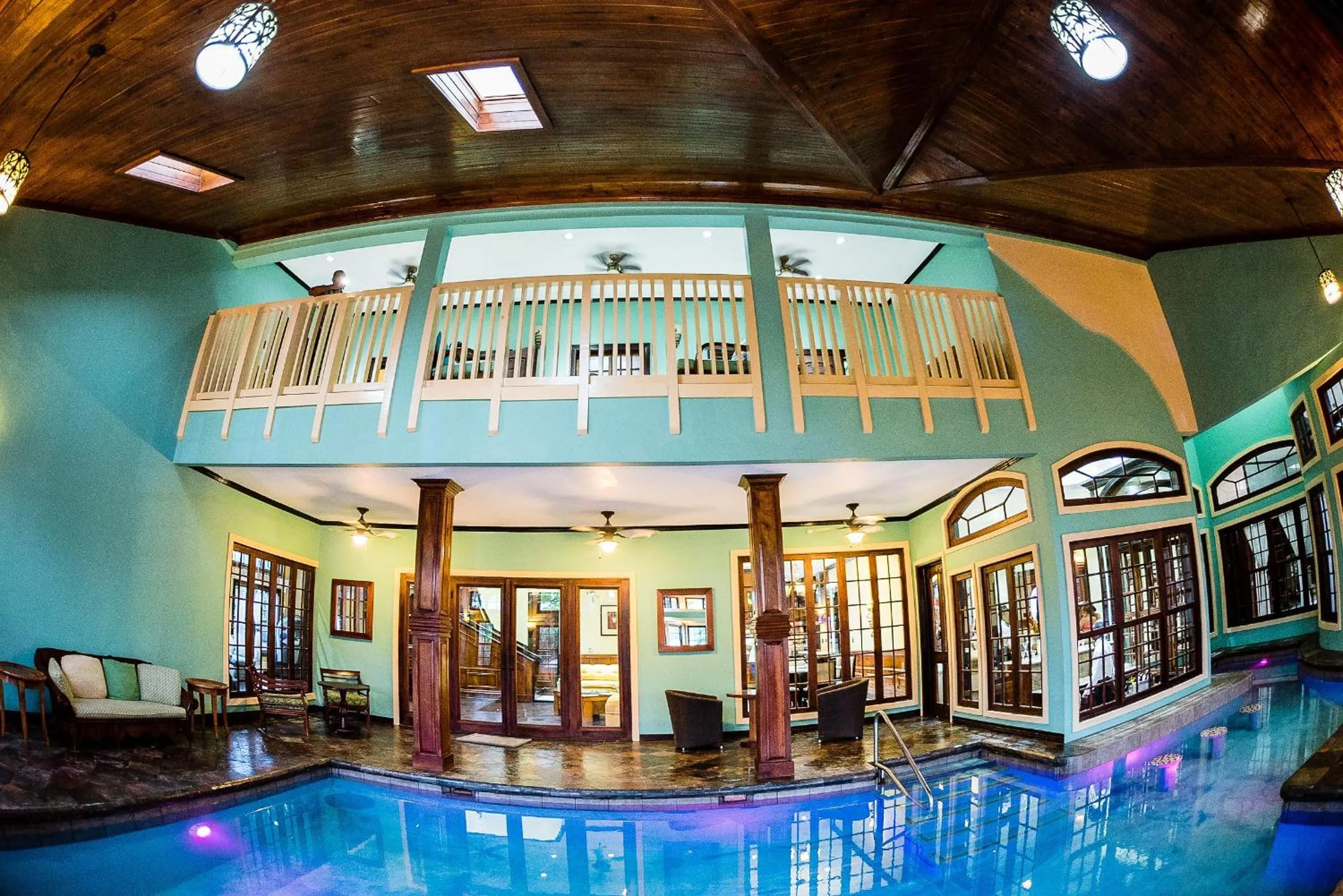 Swimming pool in Villa Dora Mae