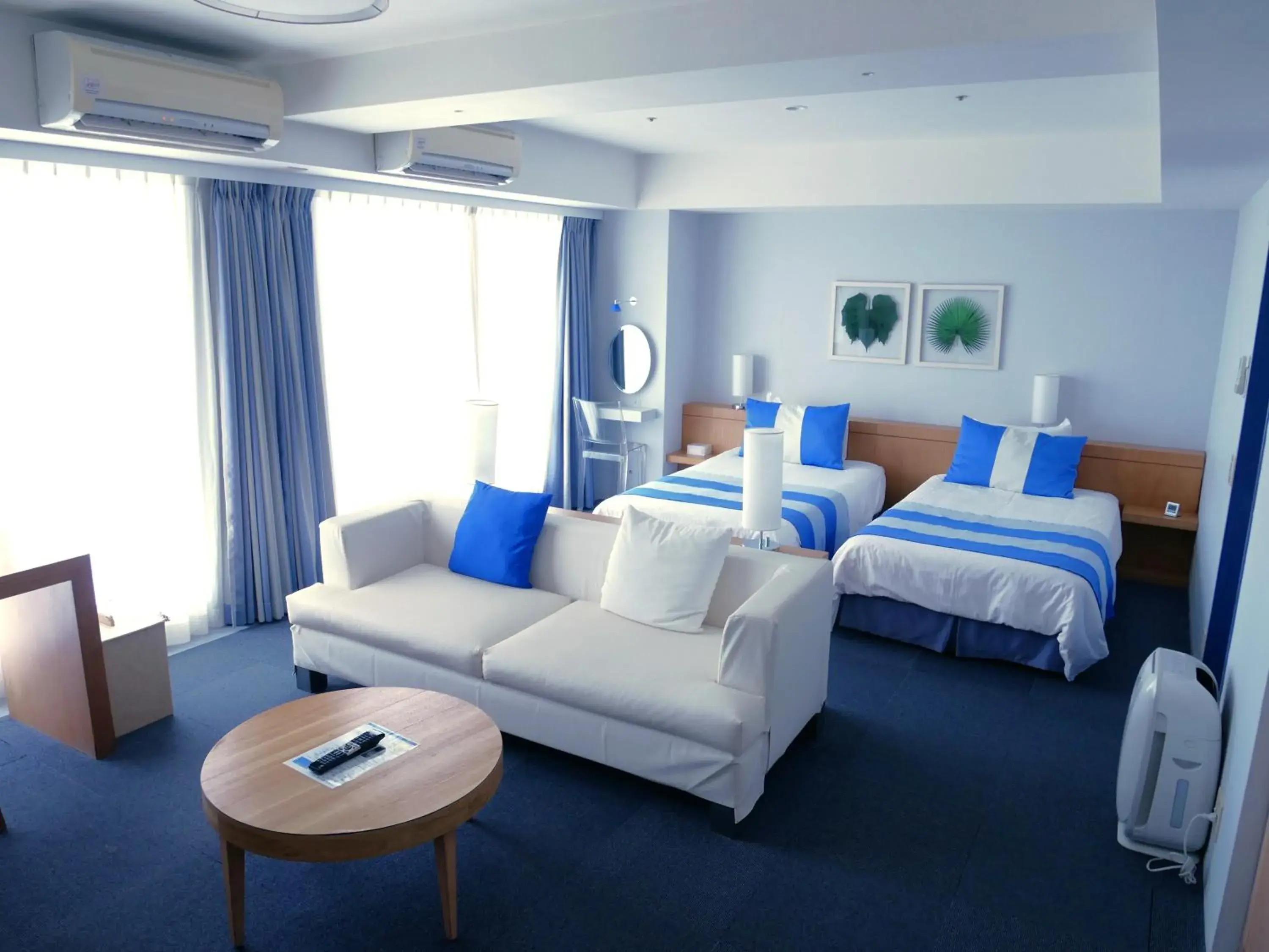 Standard Triple Room in The Beach Tower Okinawa Standard Triple Room in The Beach Tower Okinawa