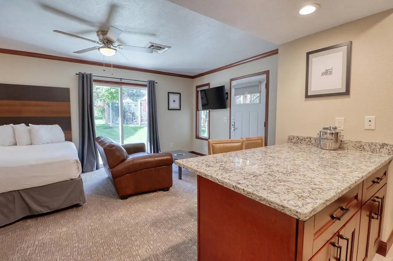 Bed in Annabell Gardens