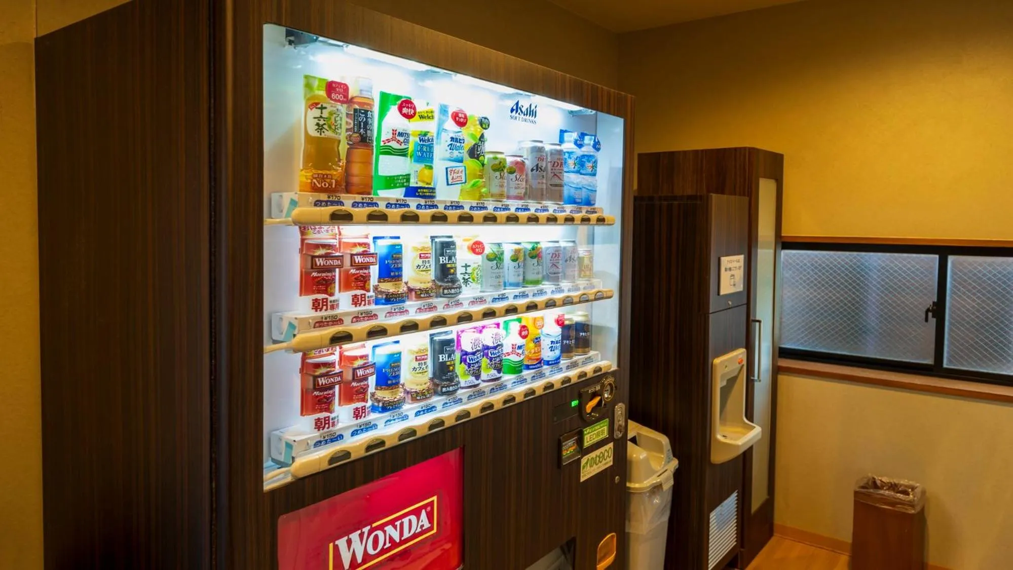 vending machine in Hamachidorinoyu Kaisyu