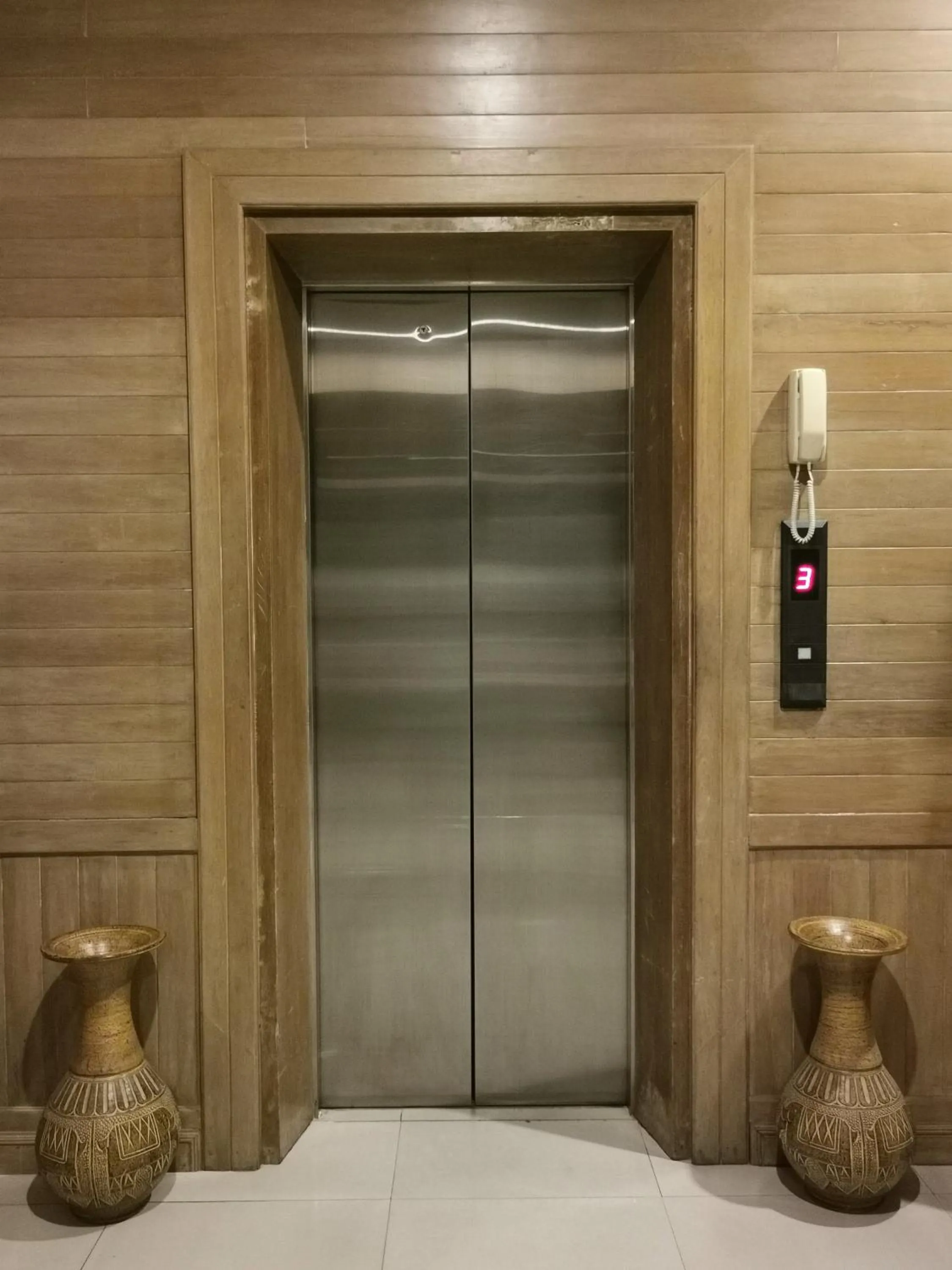 elevator in Patong Princess