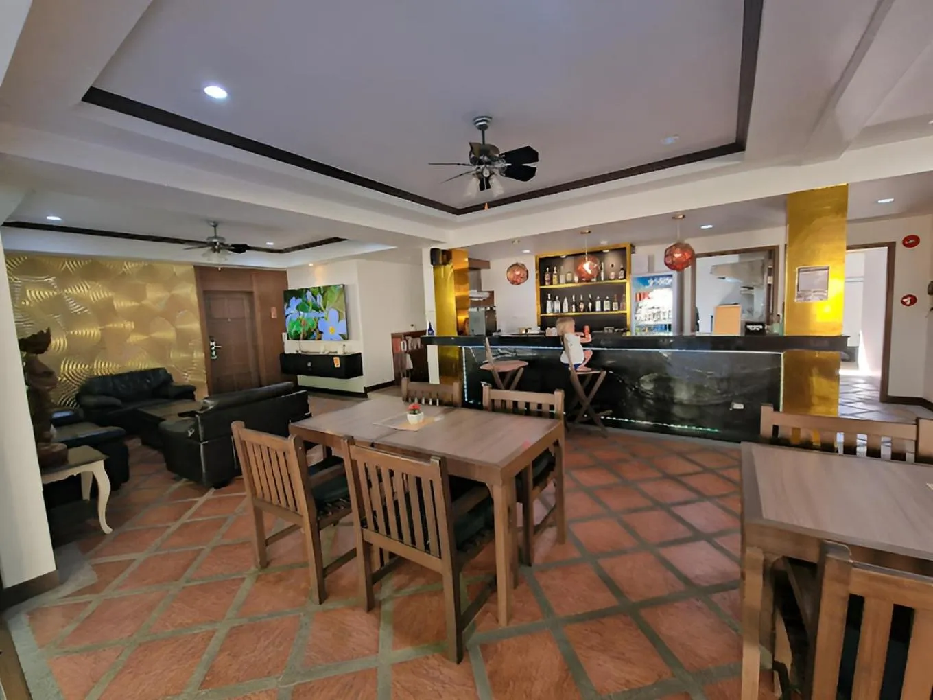 Restaurant/places to eat in Ratana Hill Patong