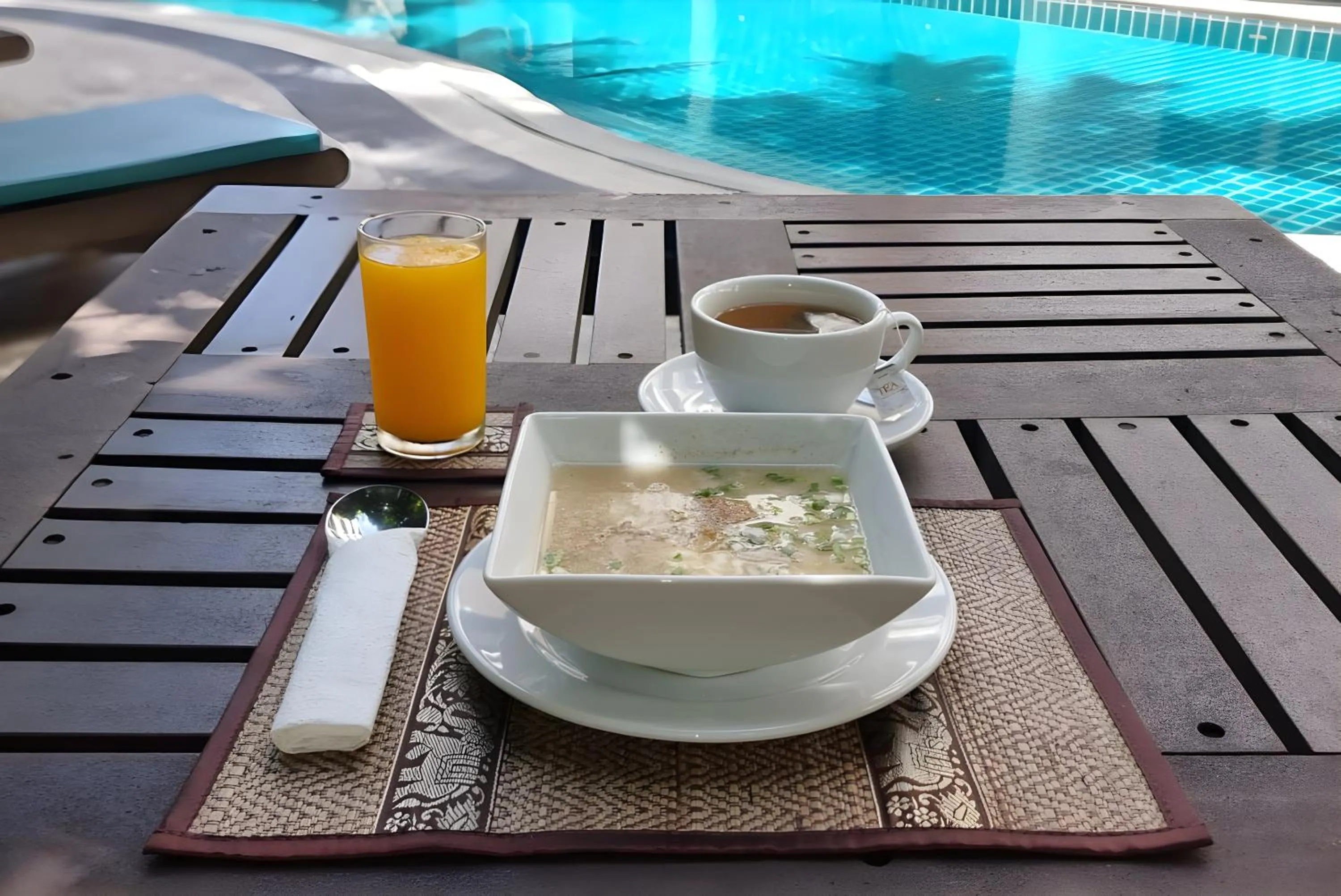 Restaurant/places to eat in Ratana Hill Patong